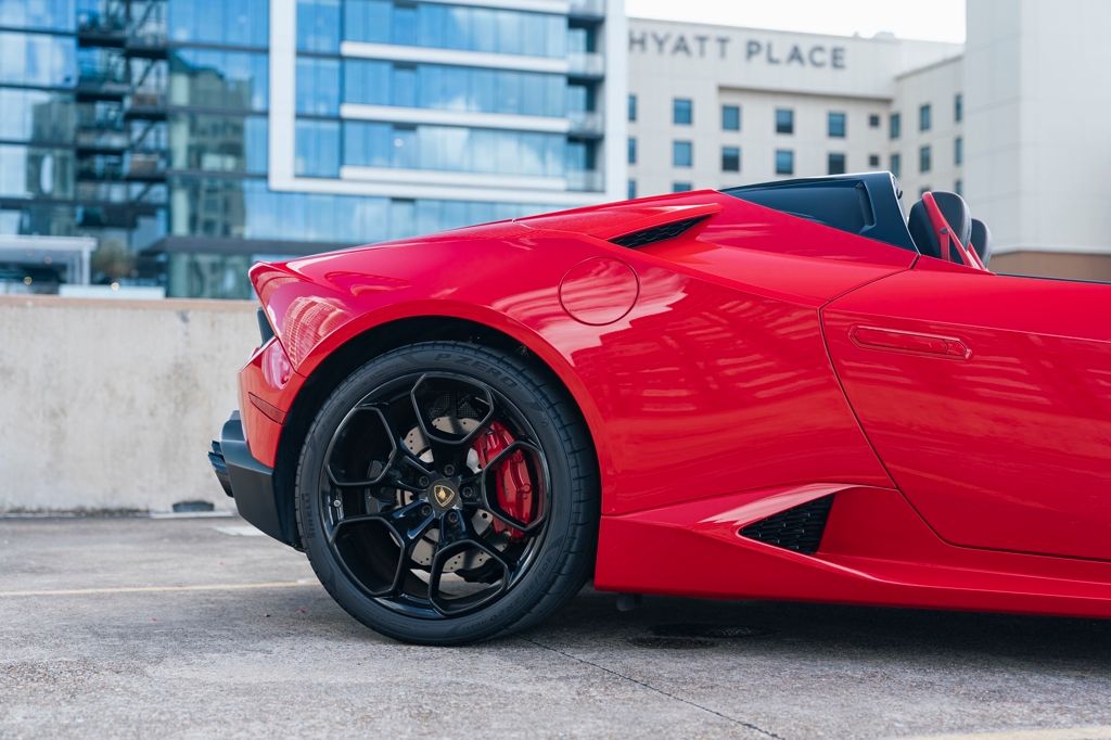 2018 Lamborghini Huracan Spyder photo 3