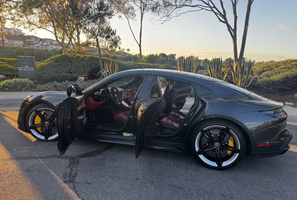 2020 Porsche Taycan Turbo S photo 2