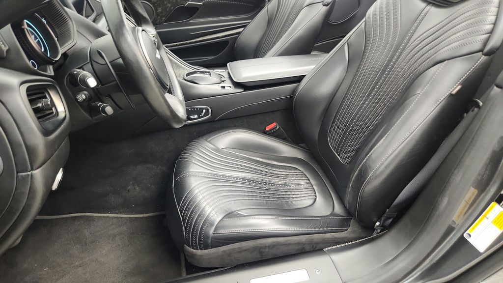 2019 Aston Martin DB11 28