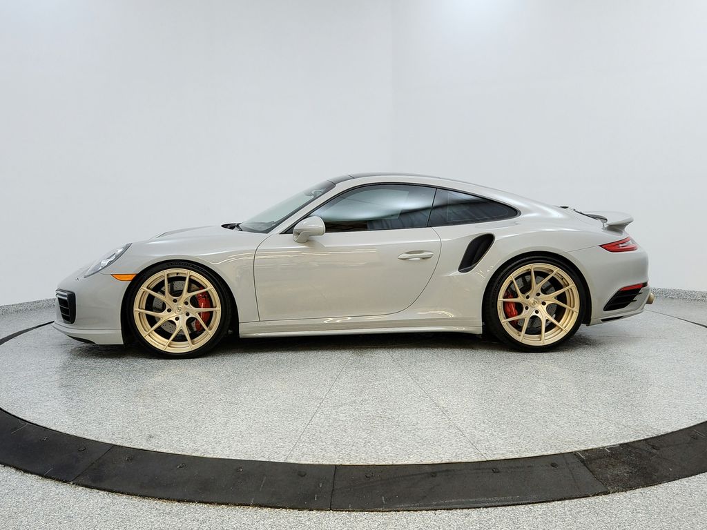 2018 Porsche 911 Turbo photo 2
