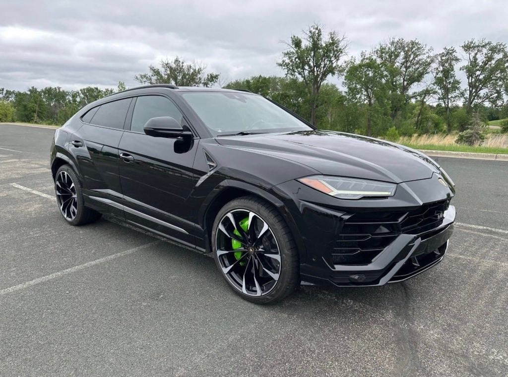 2019 Lamborghini Urus photo 2