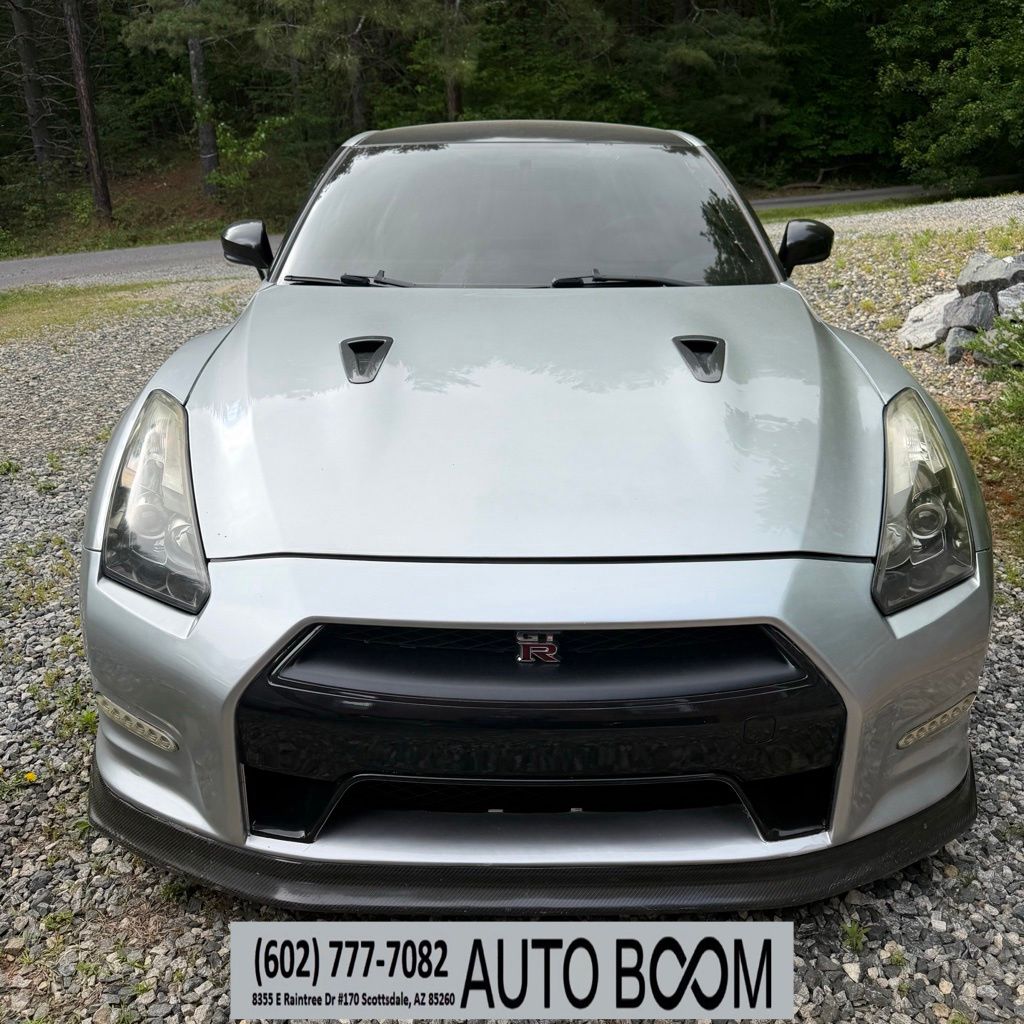 2010 Nissan GT-R GT-R Premium's photo