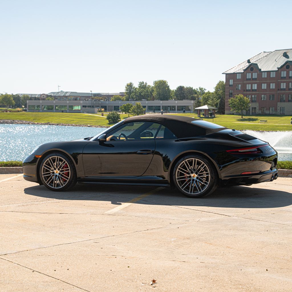 2018 Porsche 911 4S Cabriolet photo 3