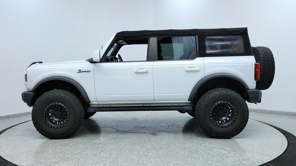 2022 Ford Bronco Outer Banks photo 2