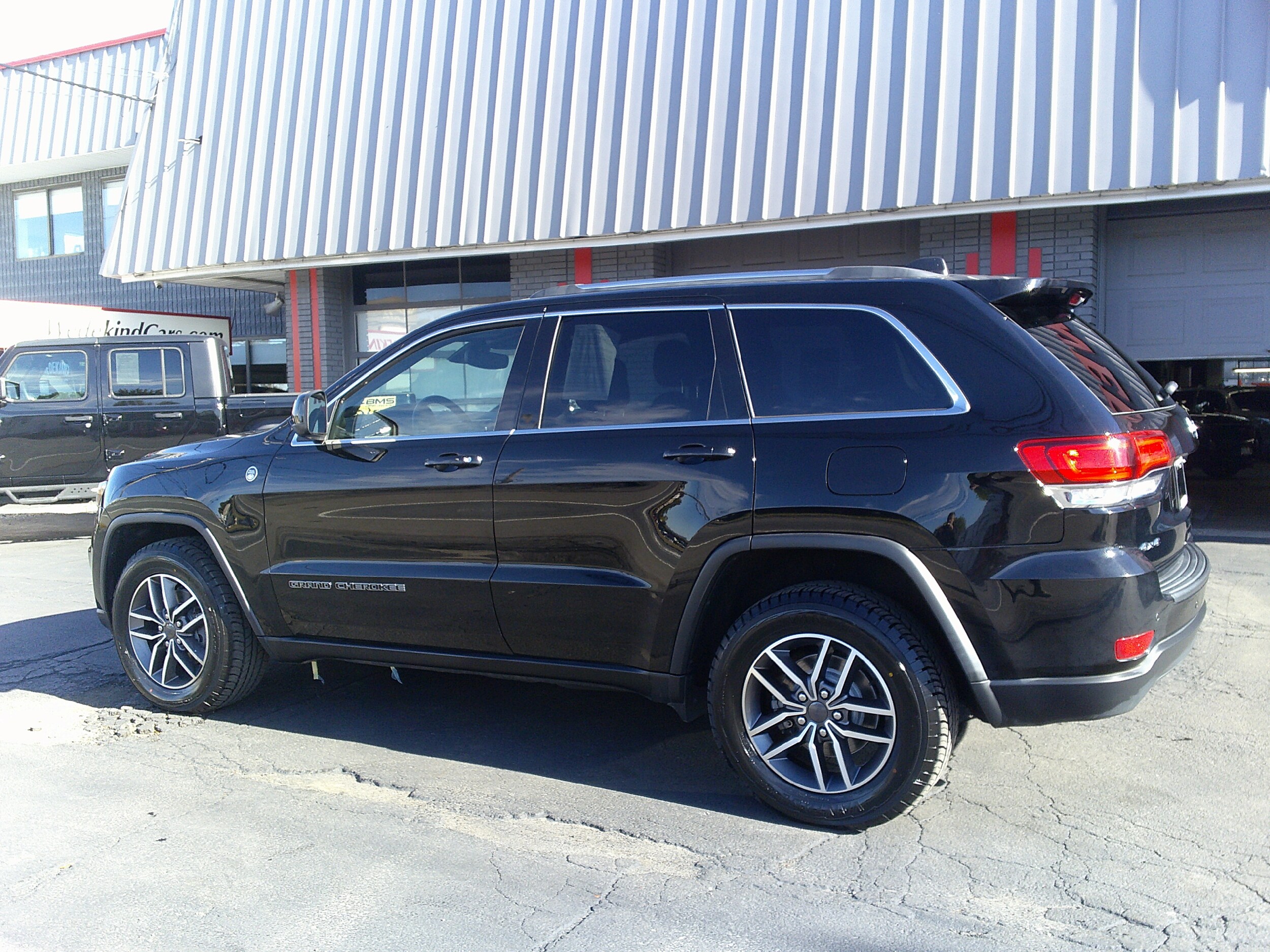2020 Jeep Grand Cherokee Laredo photo 4