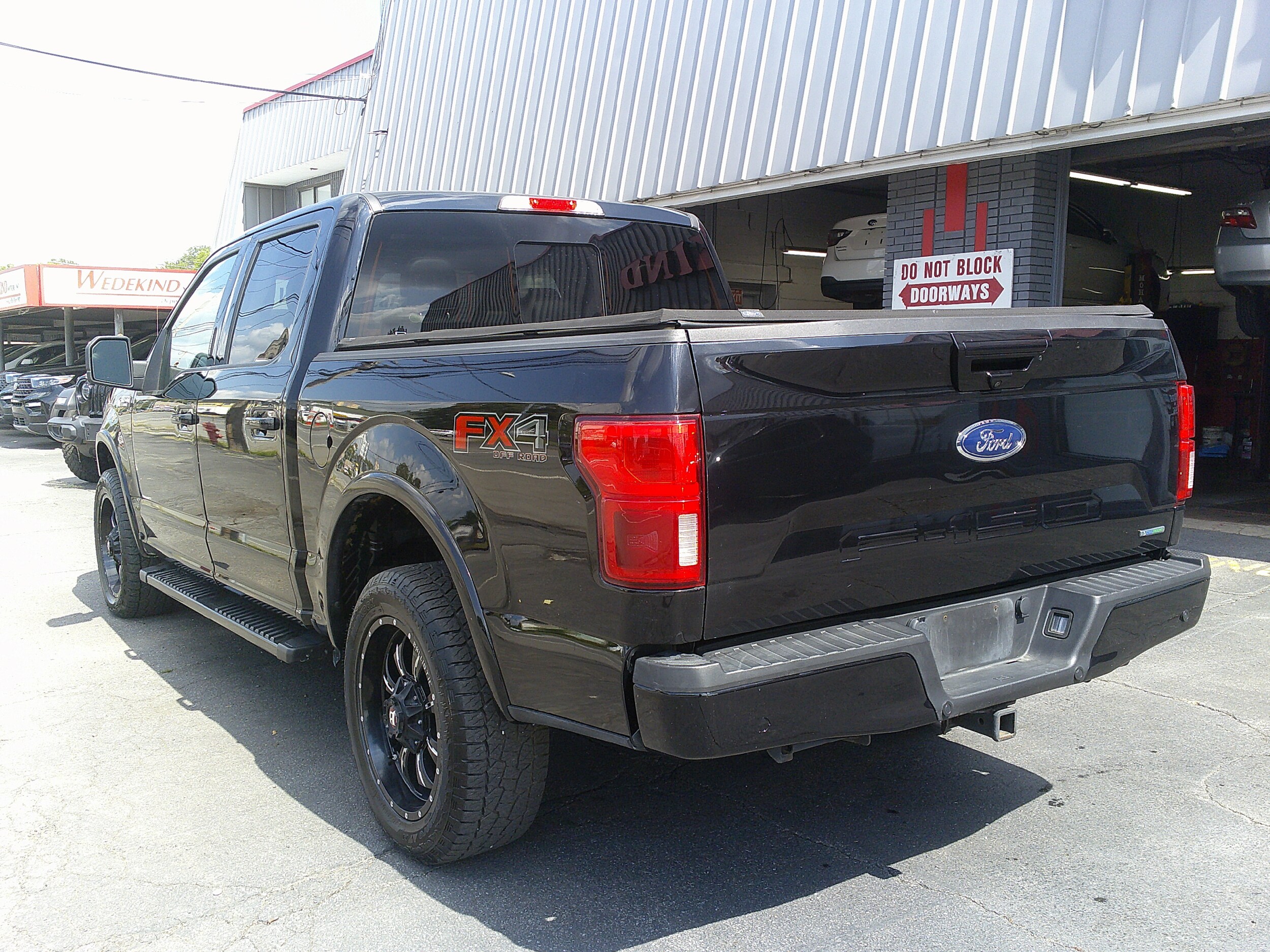 2019 Ford F-150 Lariat photo 2