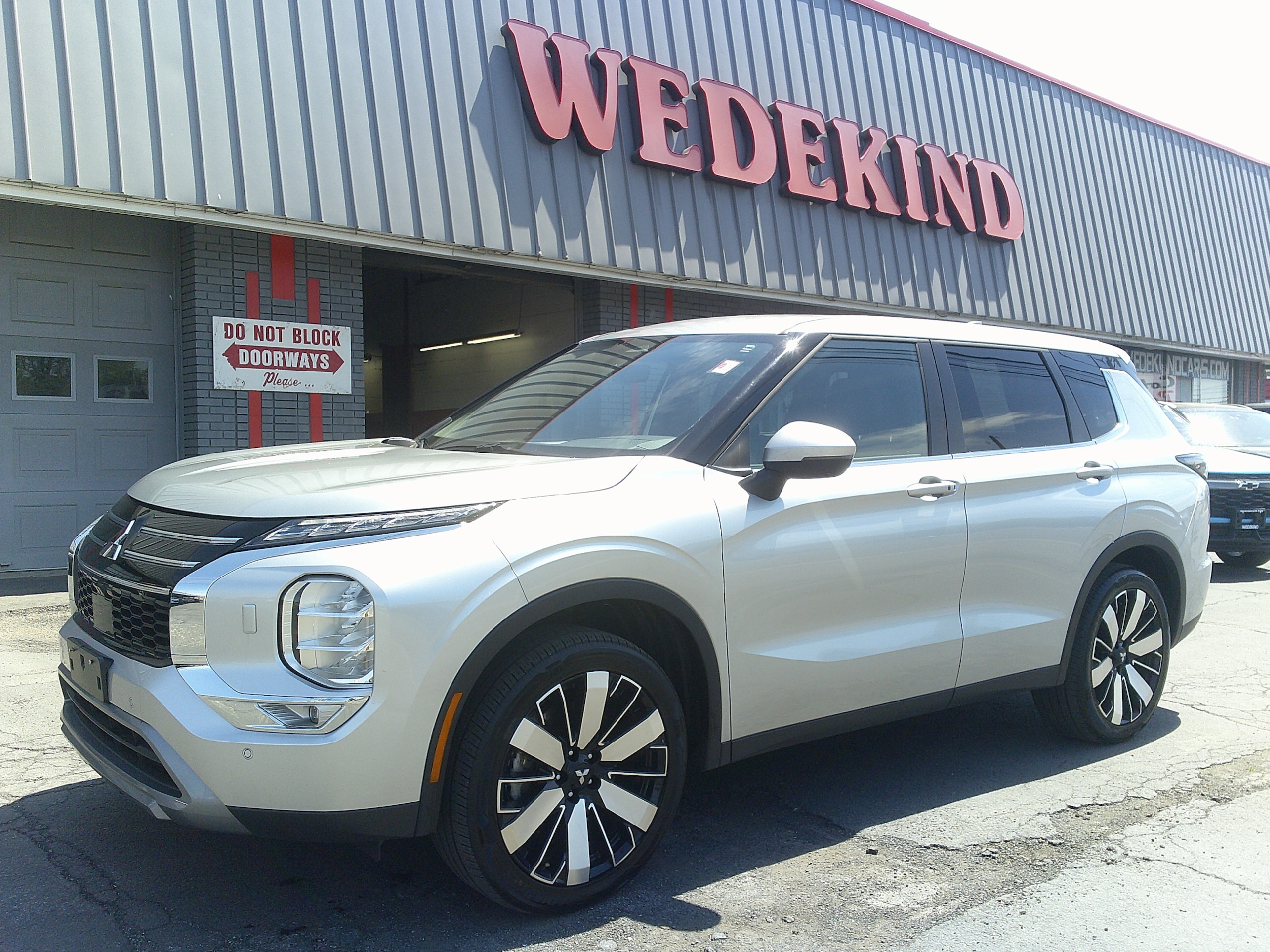 2025 Mitsubishi Outlander's photo