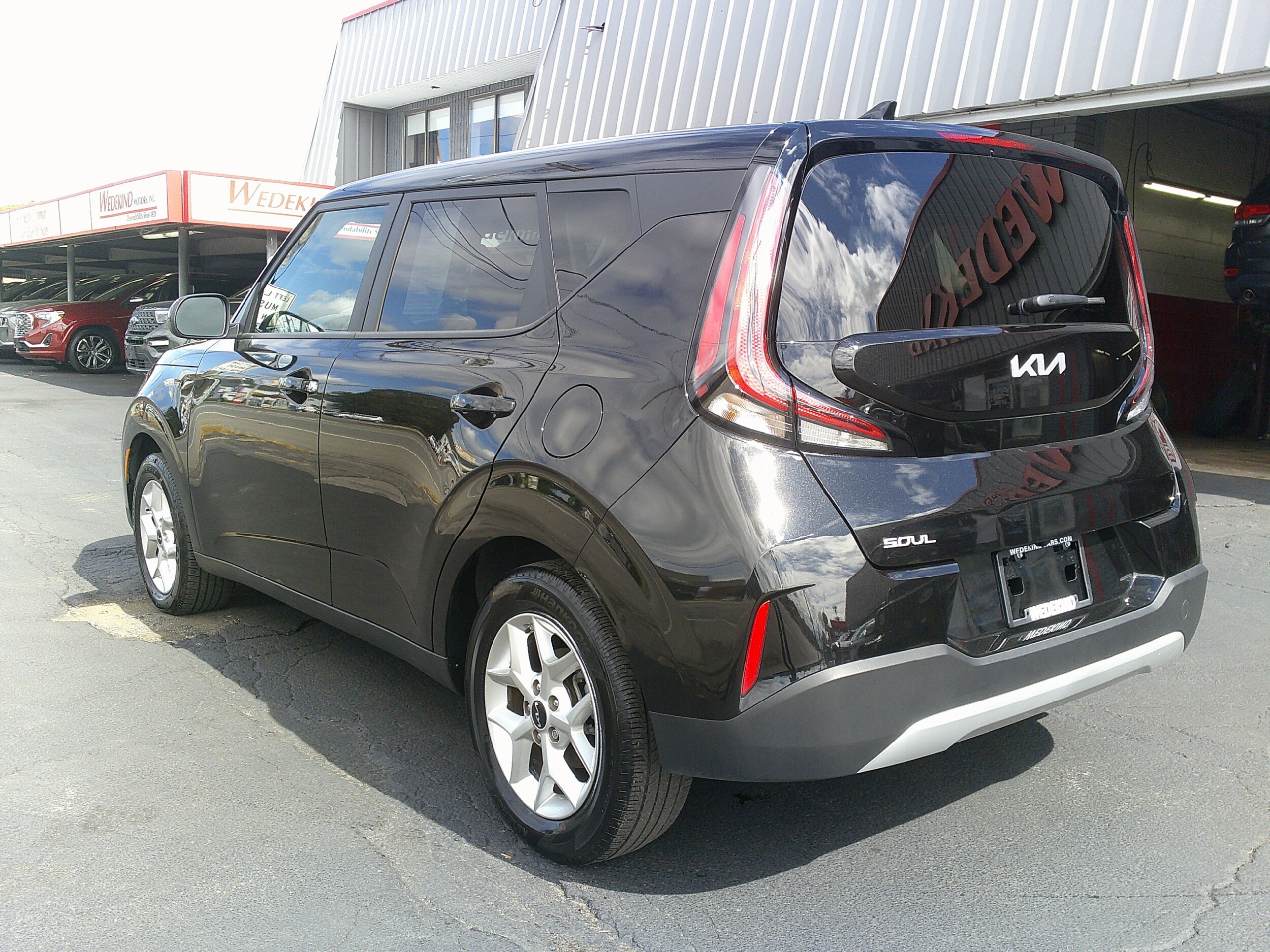 2025 Kia Soul LX photo 2