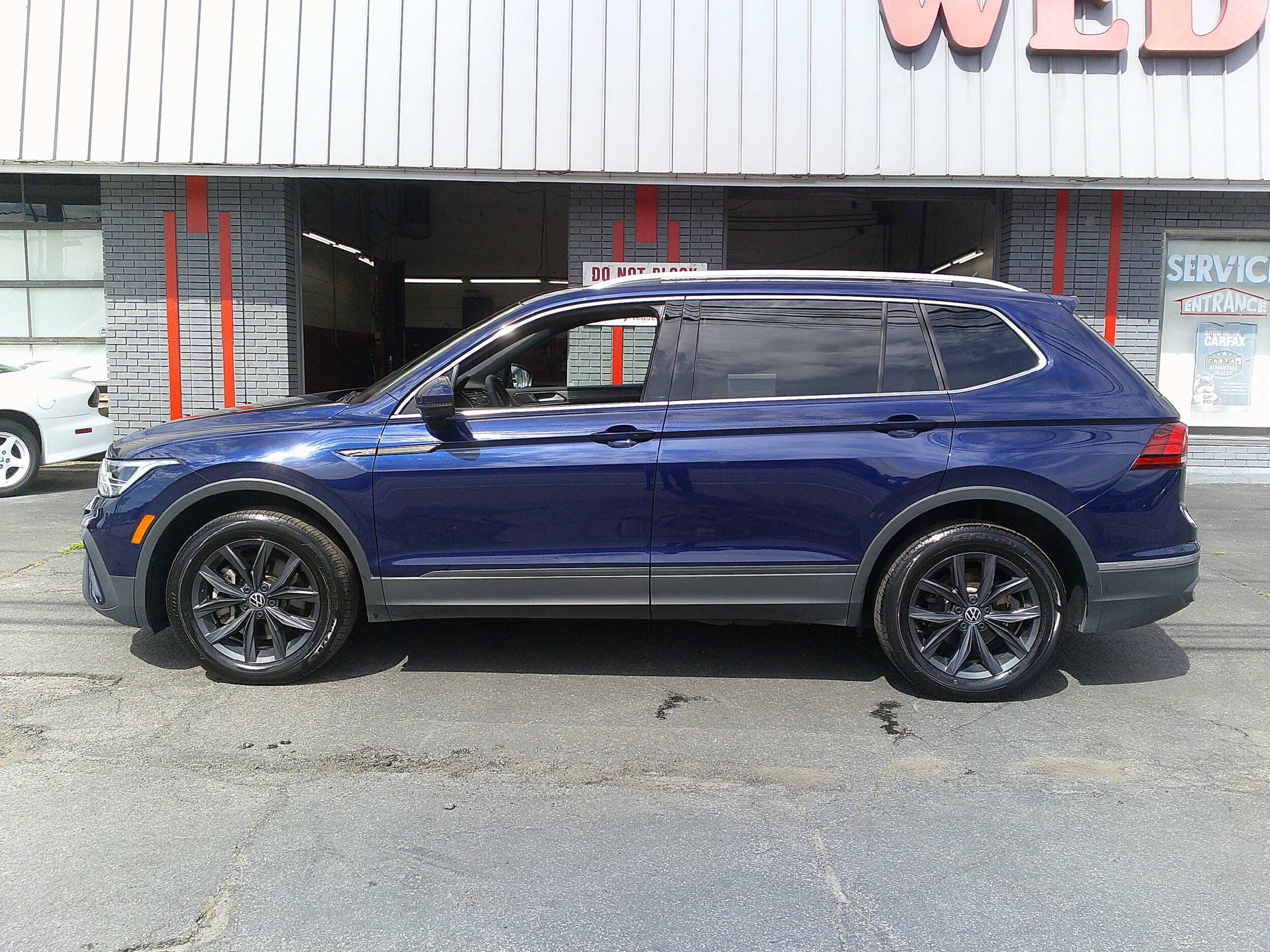 2022 Volkswagen Tiguan SE photo 2