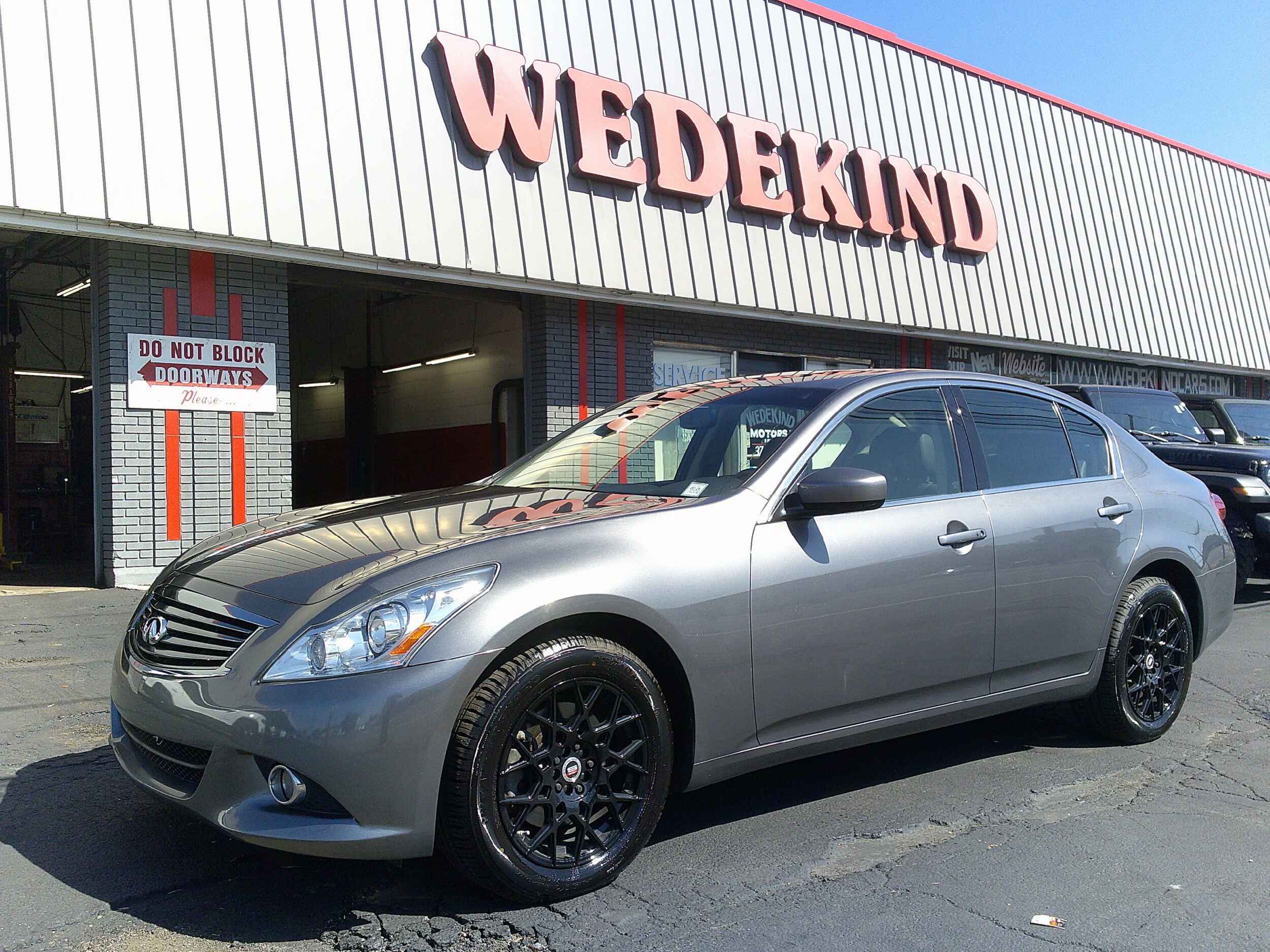 2012 Infiniti Q50 photo 2