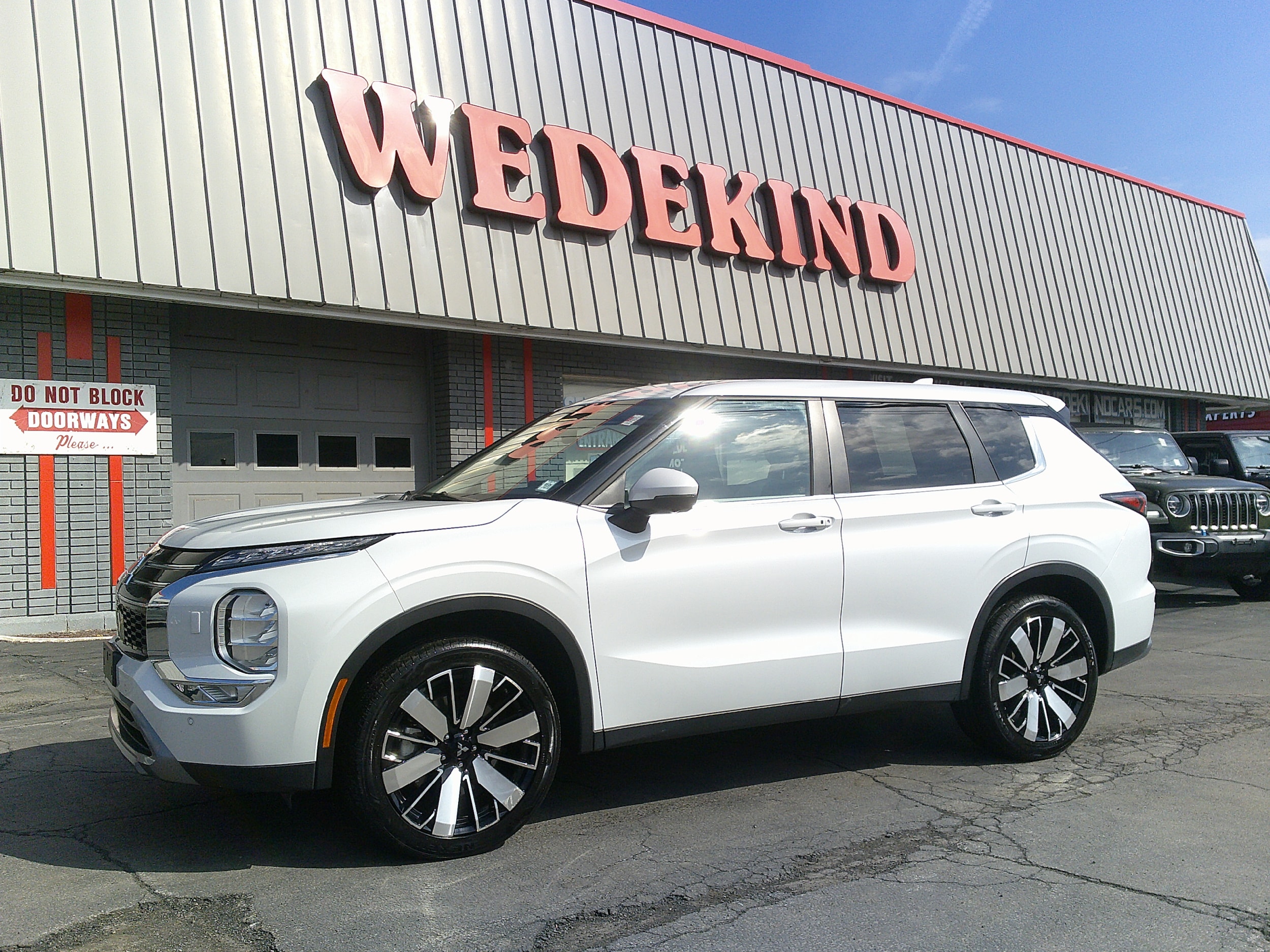 2025 Mitsubishi Outlander SE S-AWC's photo