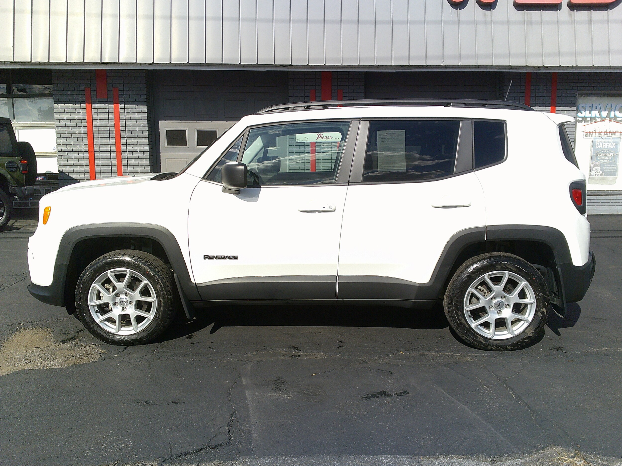 2022 Jeep Renegade Latitude photo 3