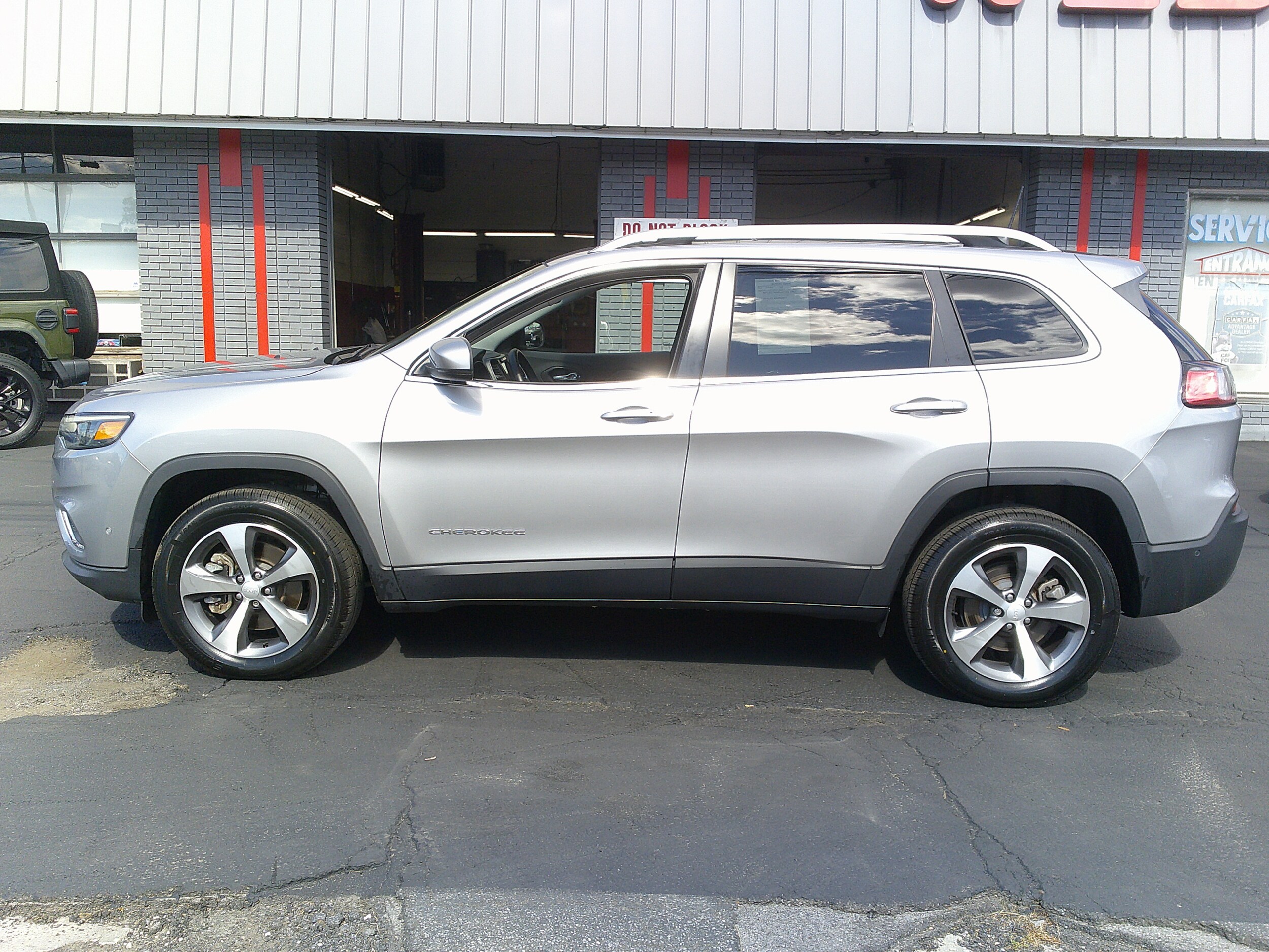 2021 Jeep Cherokee Limited photo 2