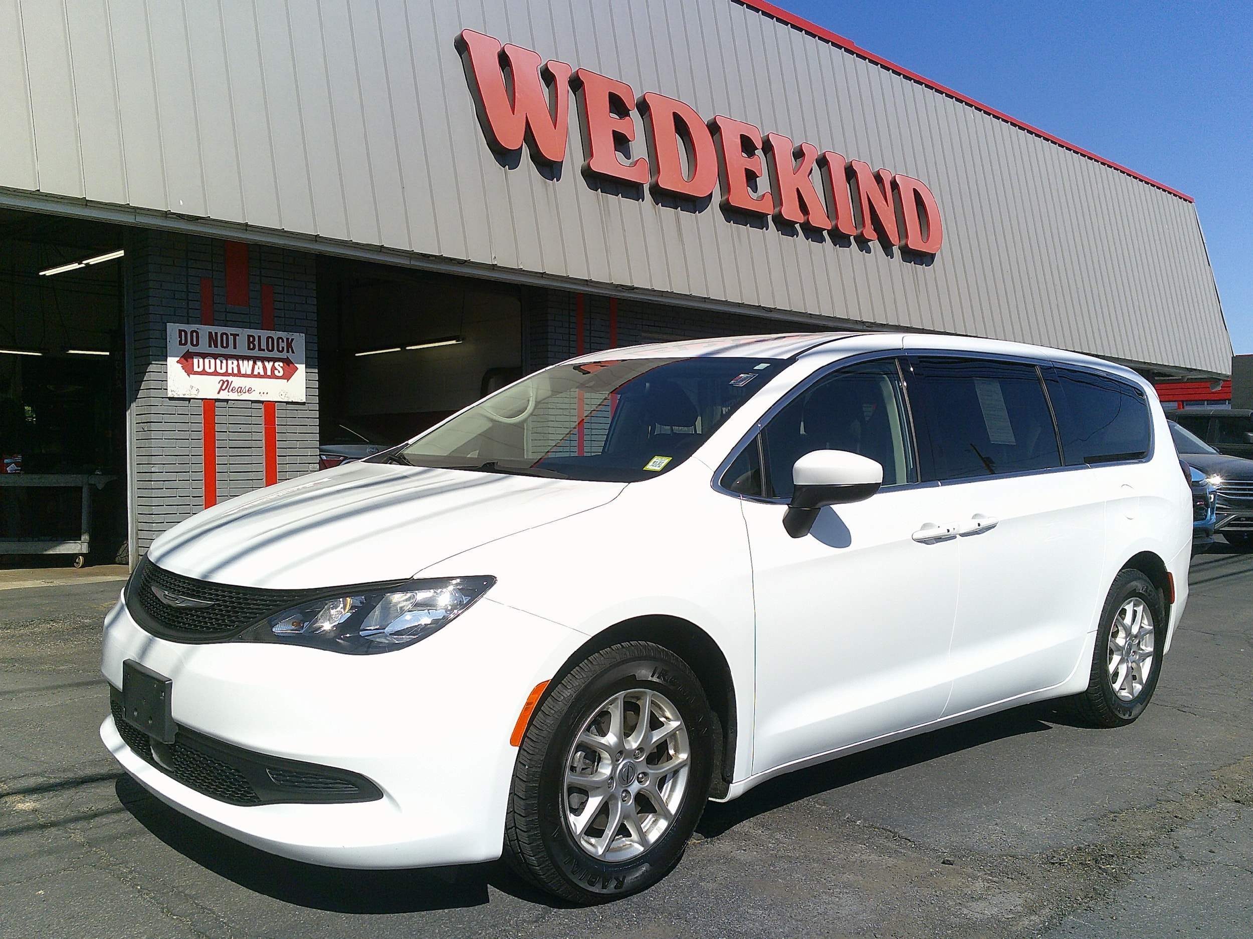2023 Chrysler Voyager LX's photo