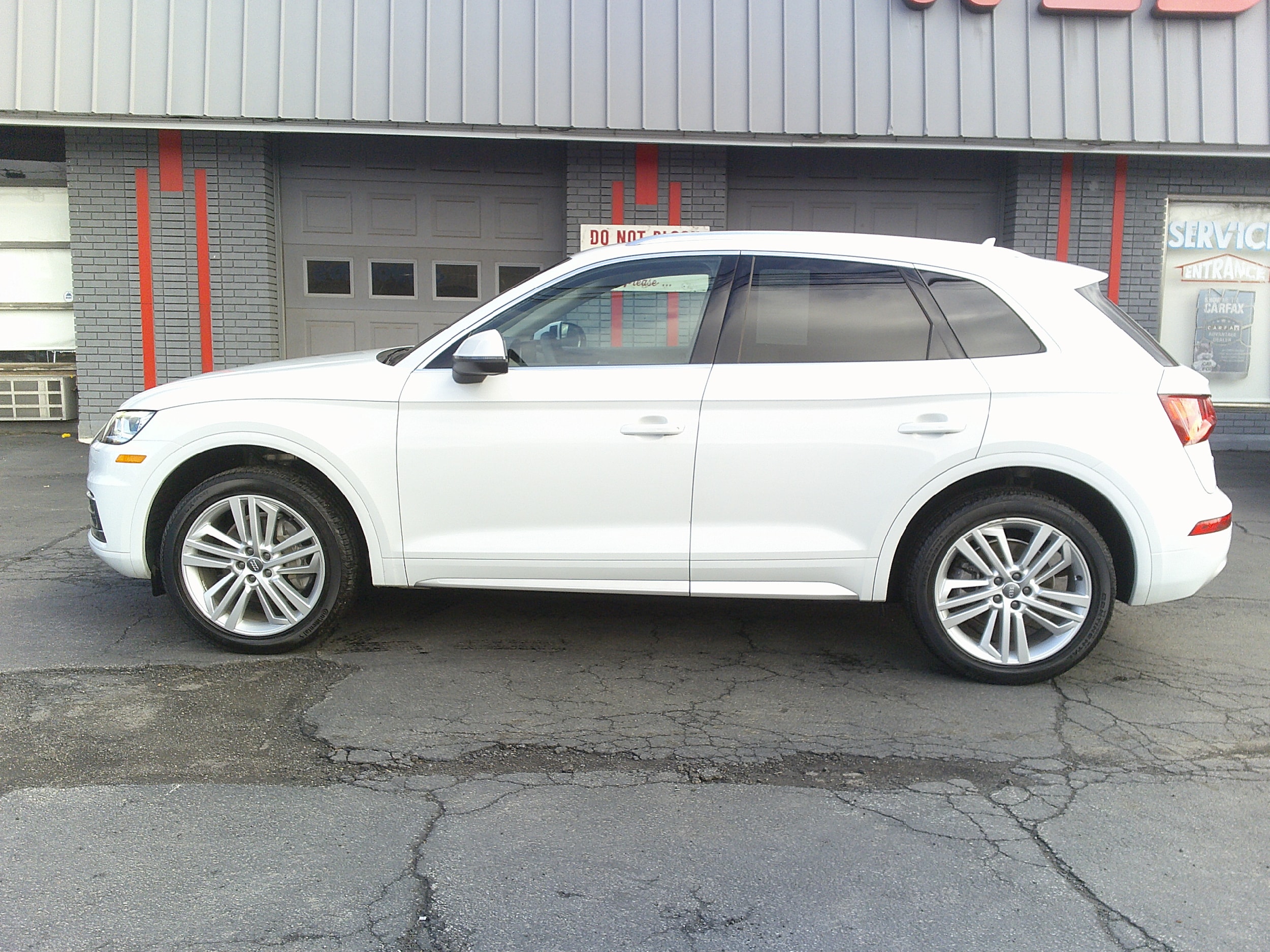 View vehicle photo 2