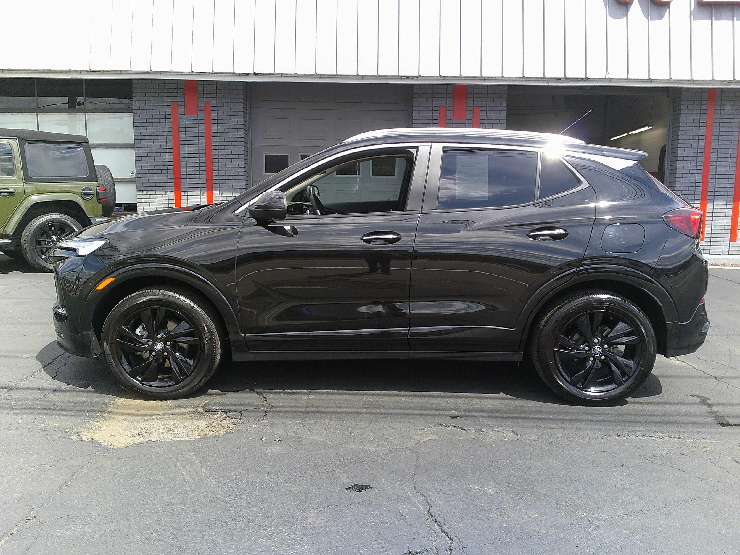 2024 Buick Encore GX Sport Touring photo 2