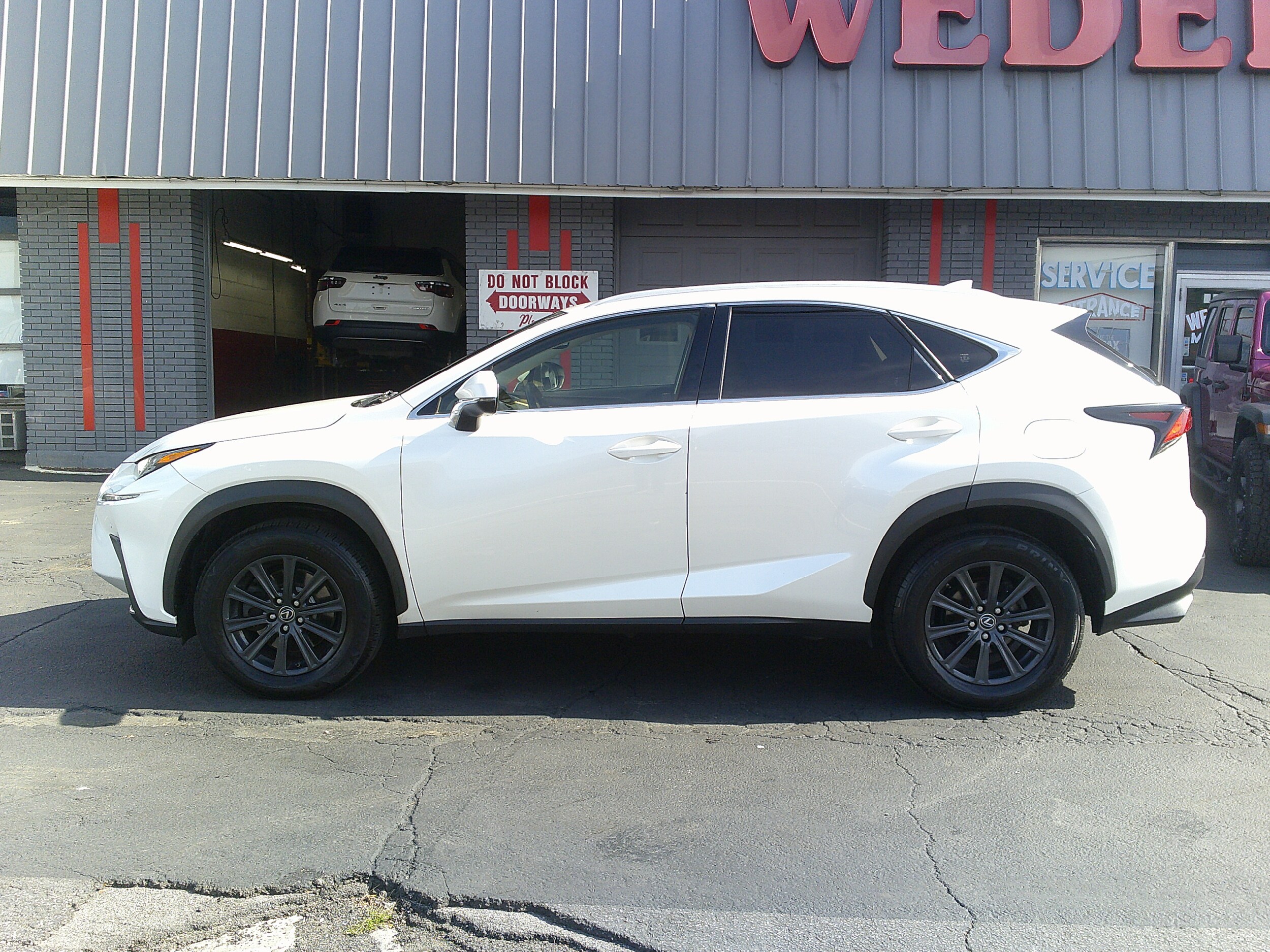 2018 Lexus NX 300 Luxury photo 2