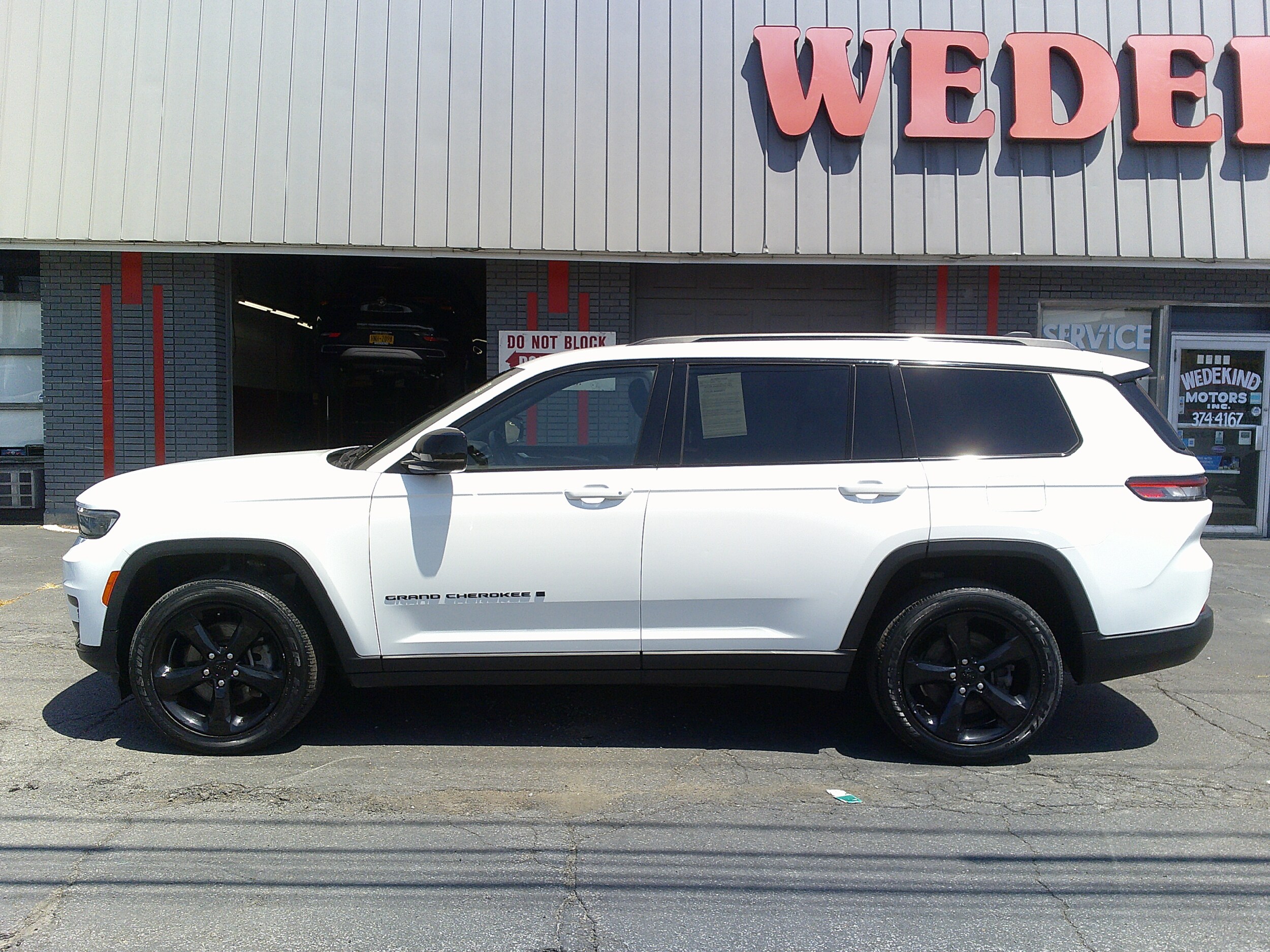 2021 Jeep Grand Cherokee Altitude photo 3
