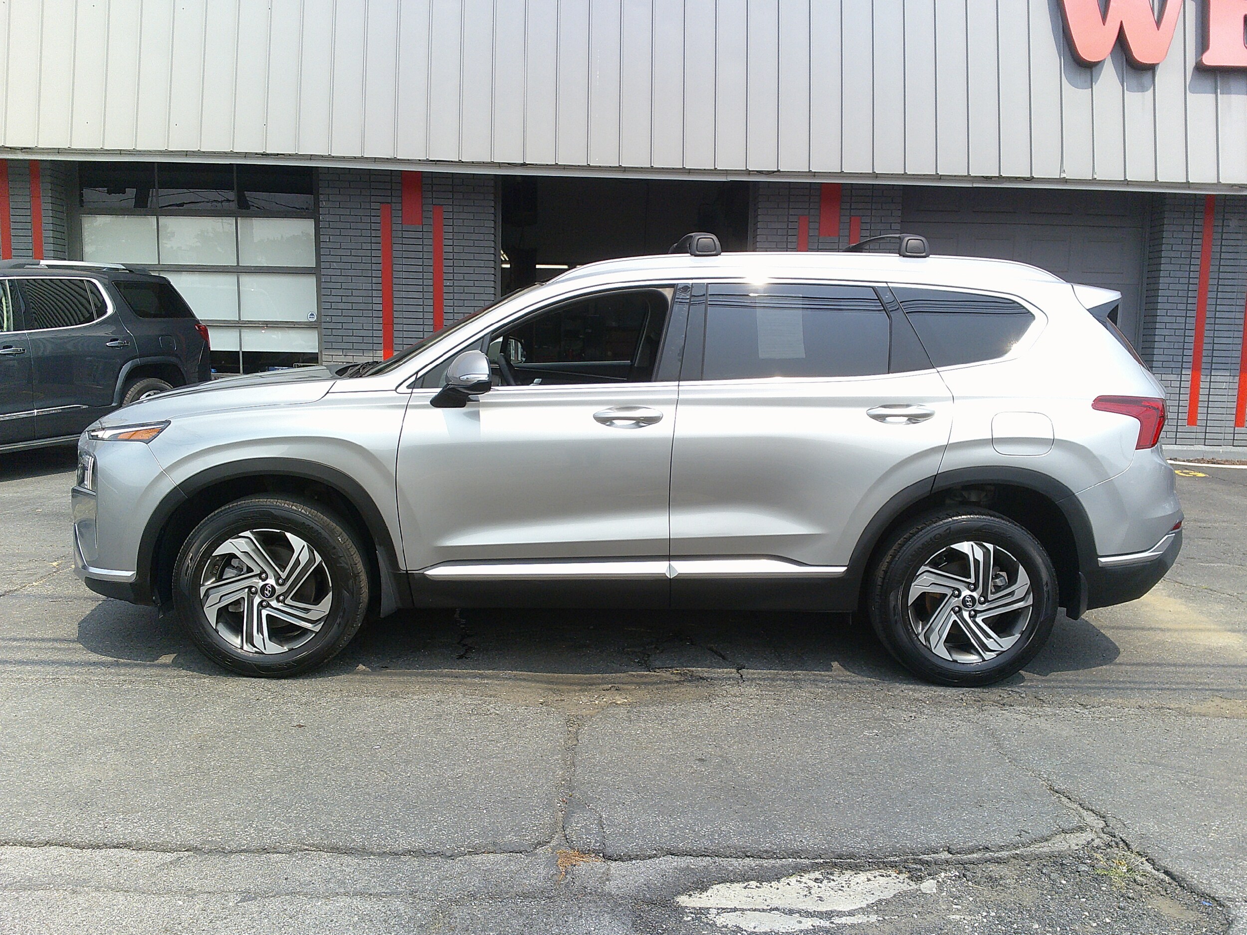 2022 Hyundai Santa Fe SEL Premium photo 2