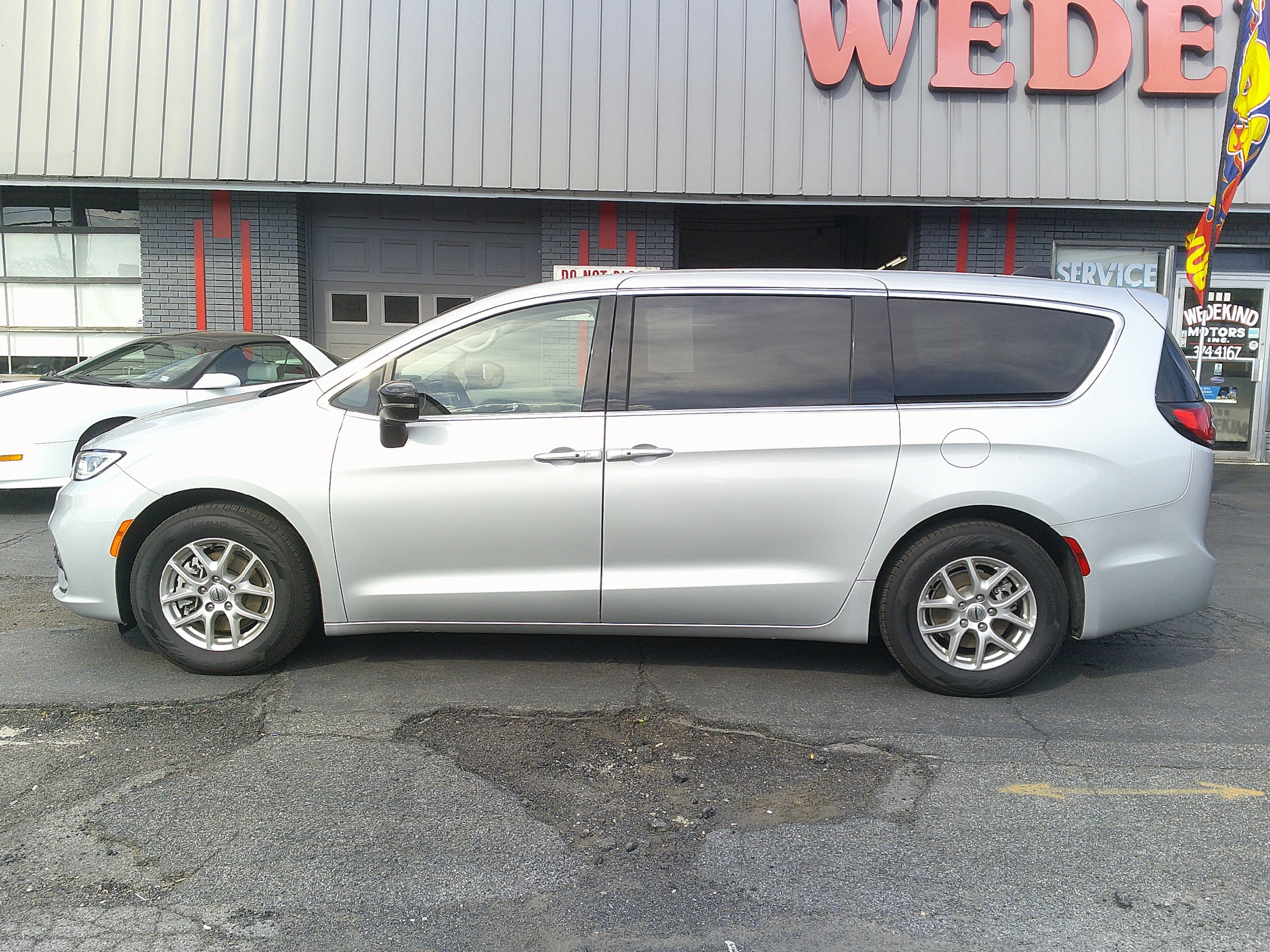 Vehicle Image 2