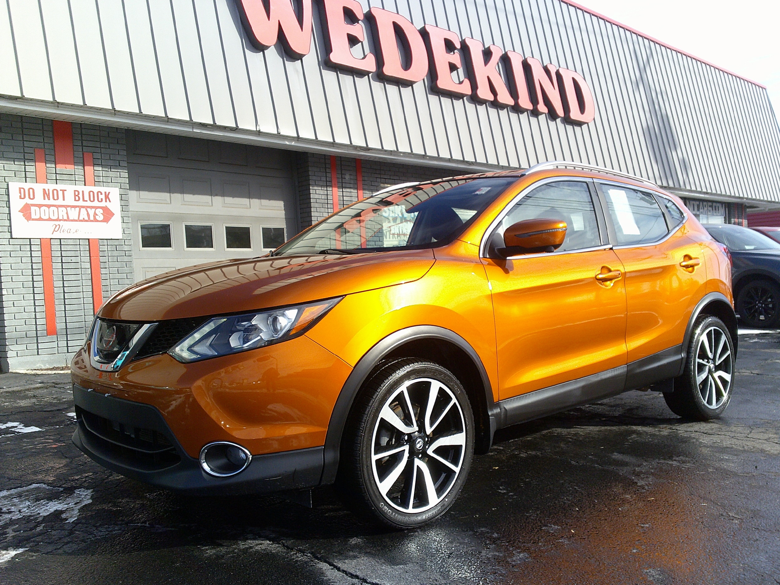 2017 Nissan Rogue Sport SL's photo