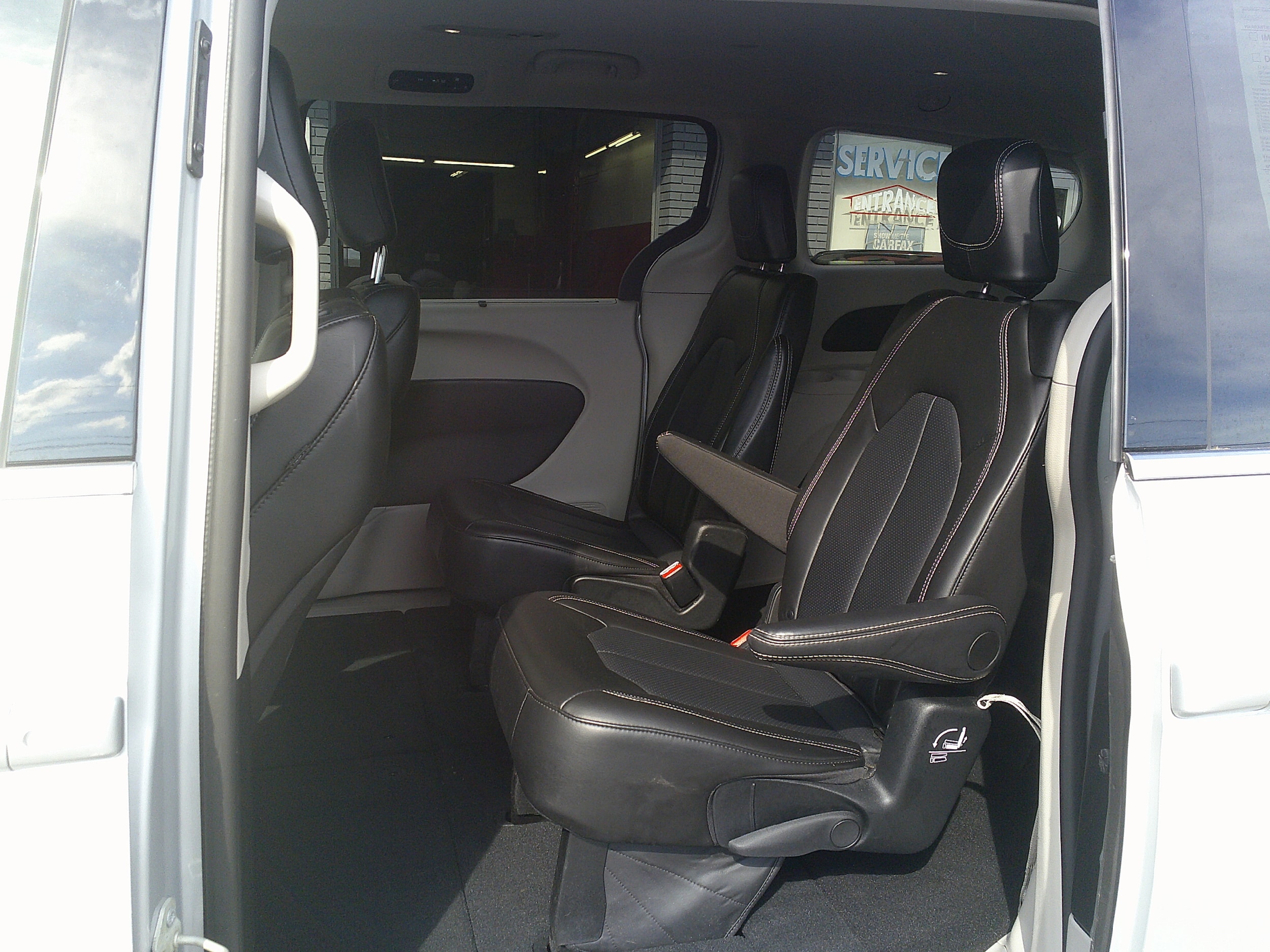 2024 Chrysler Pacifica Touring L - Photo 15