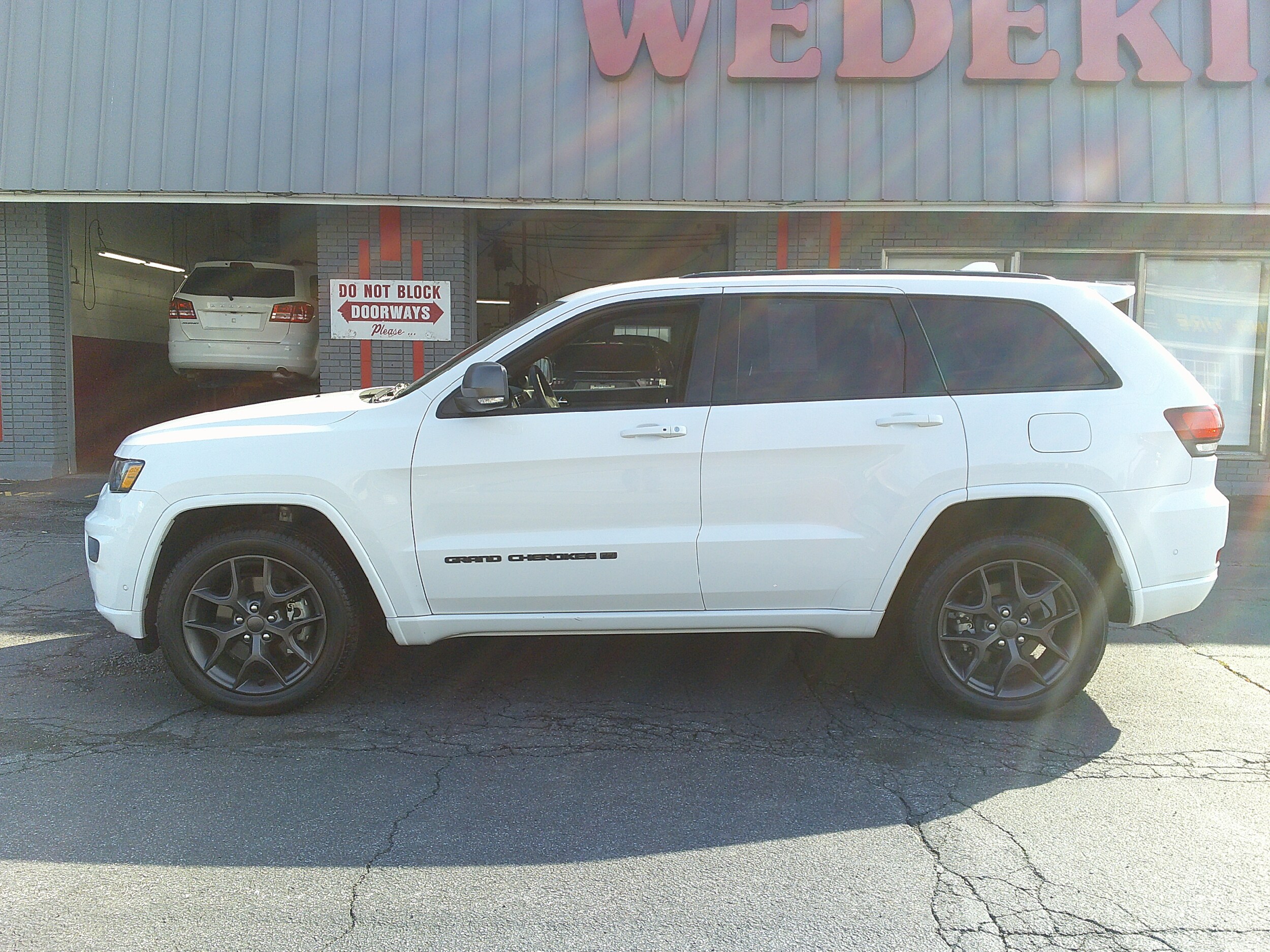 2021 Jeep Grand Cherokee Limited photo 2