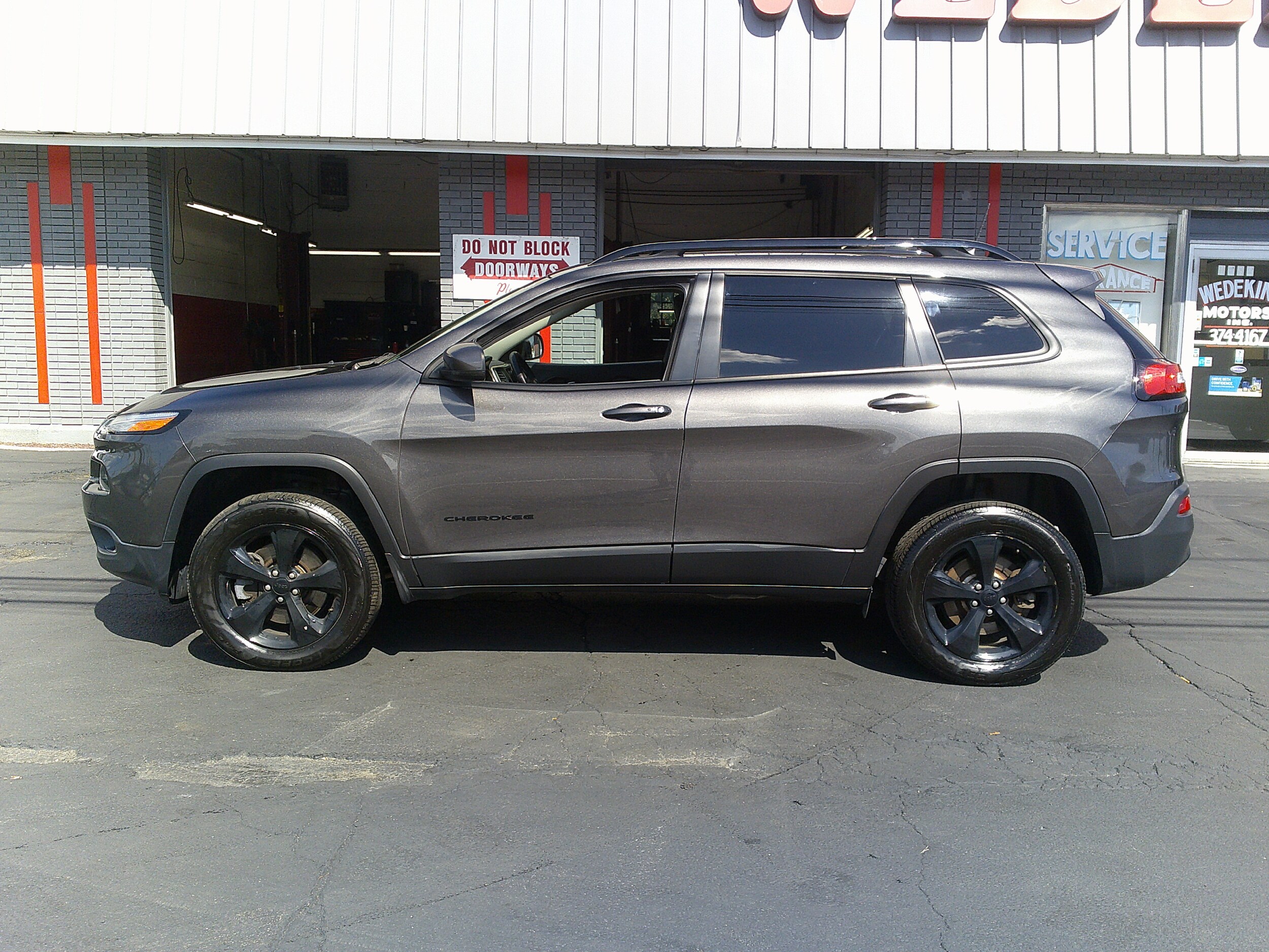2018 Jeep Cherokee Limited photo 2