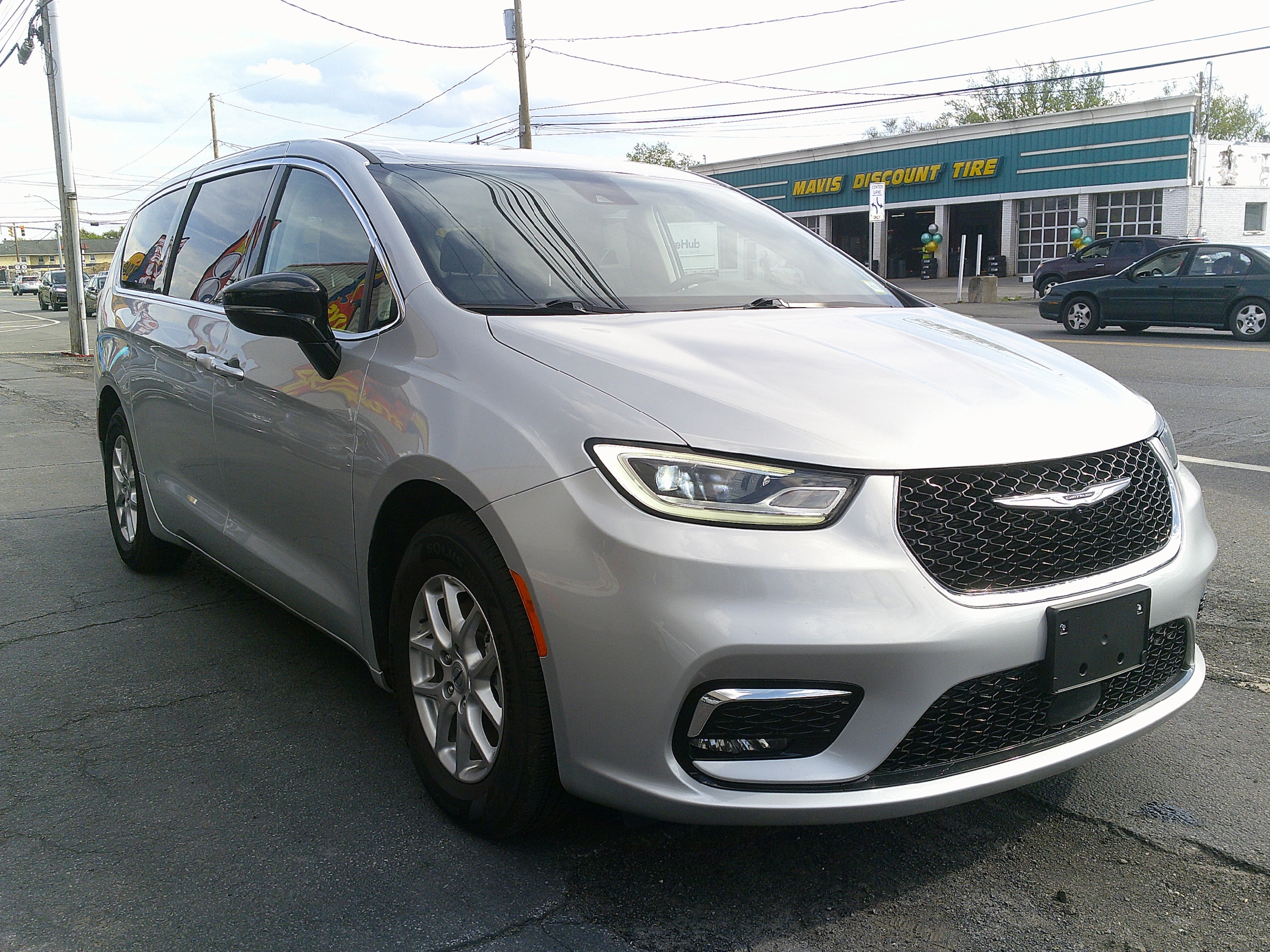 2024 Chrysler Pacifica Touring L - Photo 7