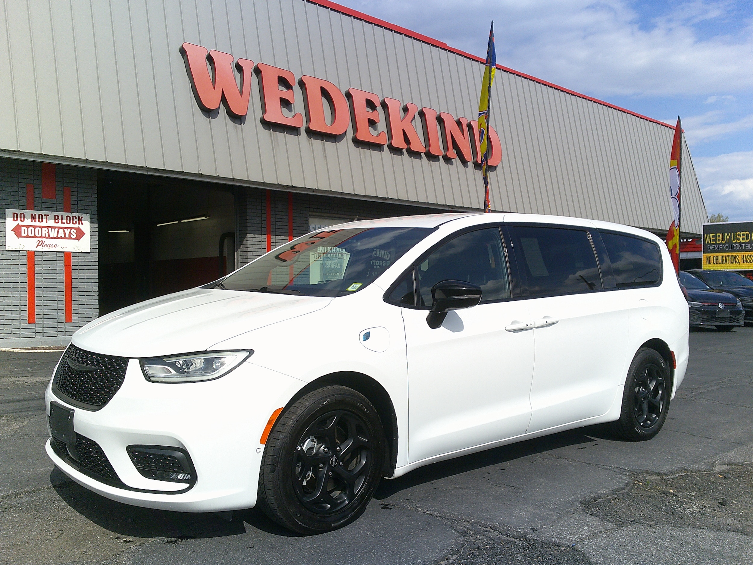 2024 Chrysler Pacifica Hybrid Select S-Appearance PHEV's photo
