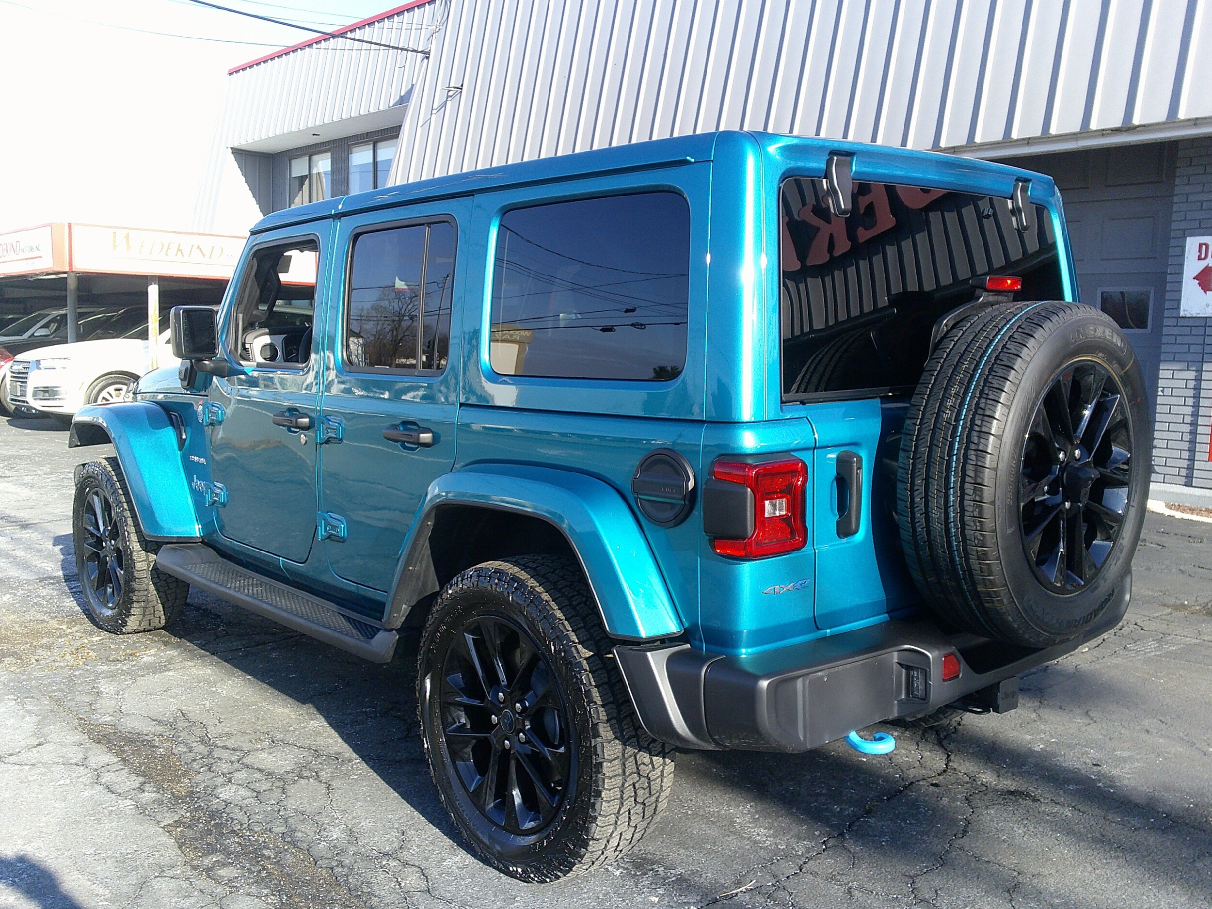 2024 Jeep Wrangler 4xe Sahara photo 3