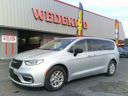 2024 Chrysler Pacifica Touring L Van Passenger Van