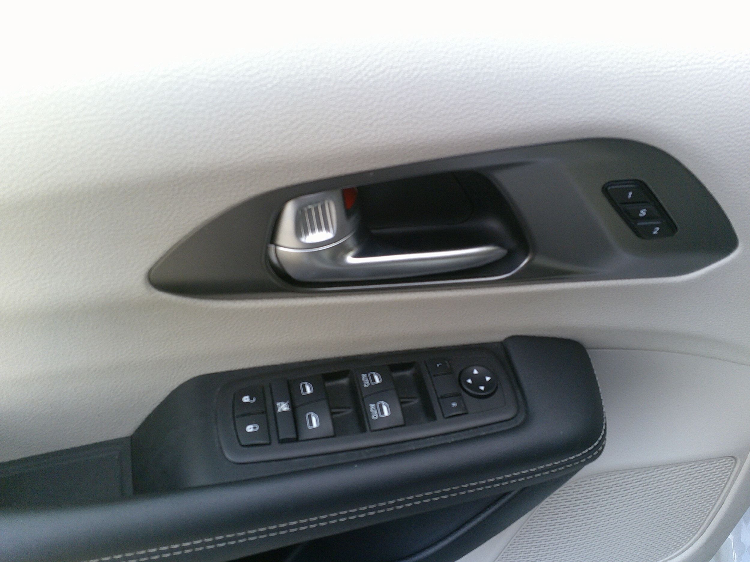 2024 Chrysler Pacifica Touring L - Photo 14