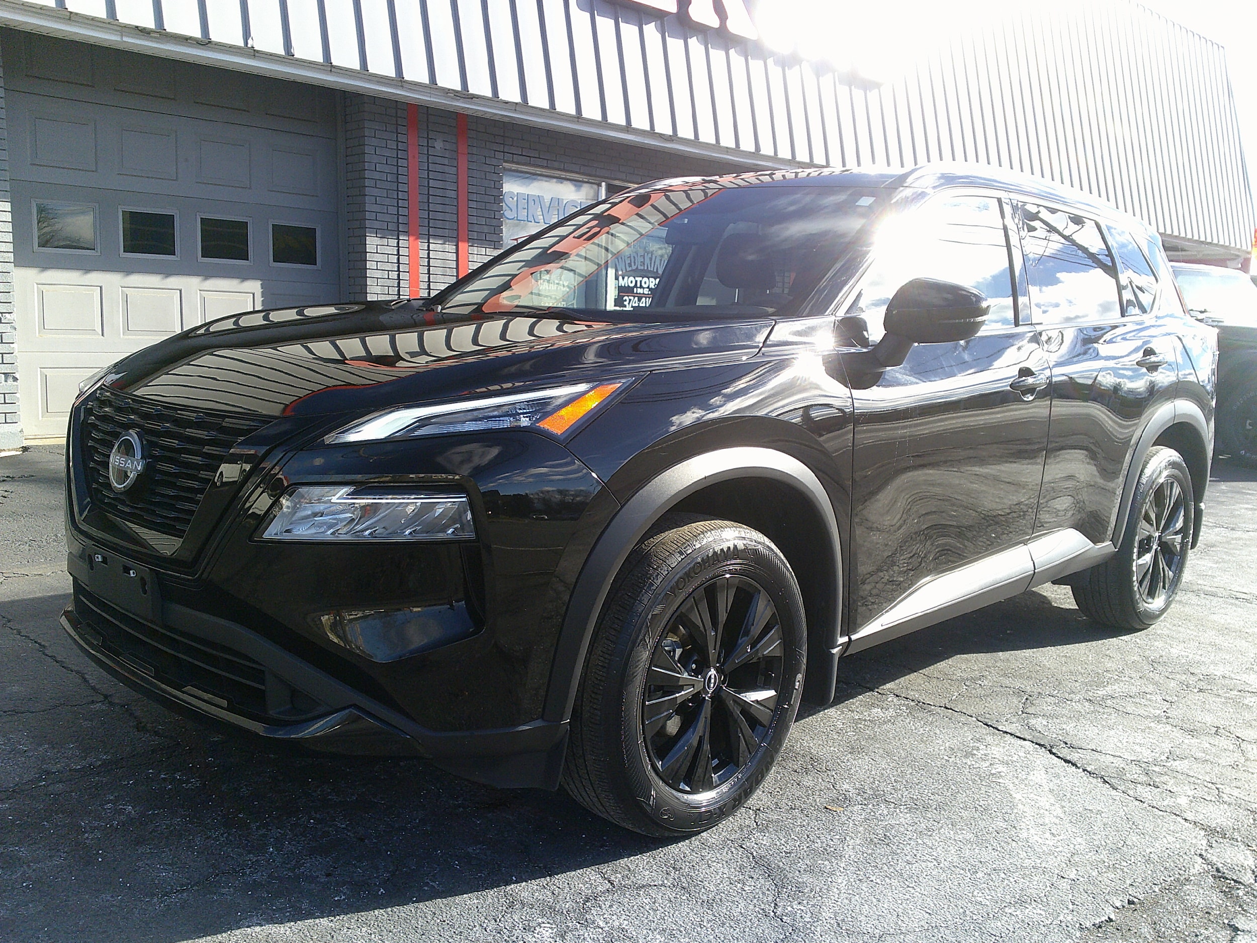 2023 Nissan Rogue SV's photo