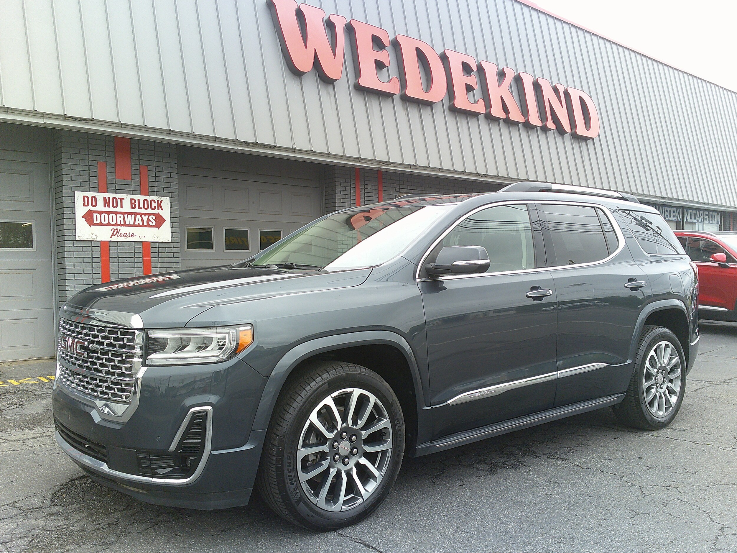 2020 Gmc Acadia Denali photo 2