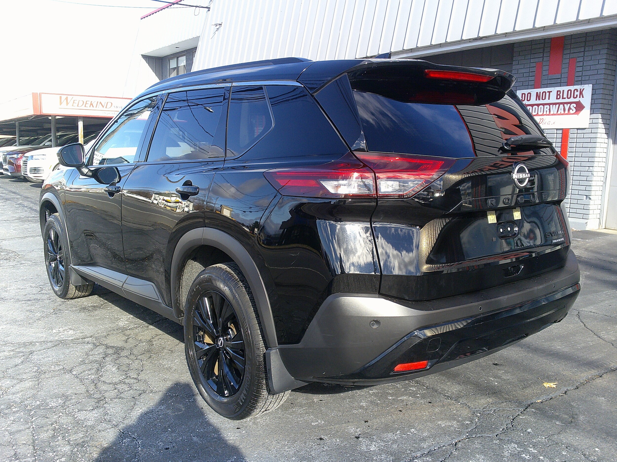 2023 Nissan Rogue Midnight Edition photo 3