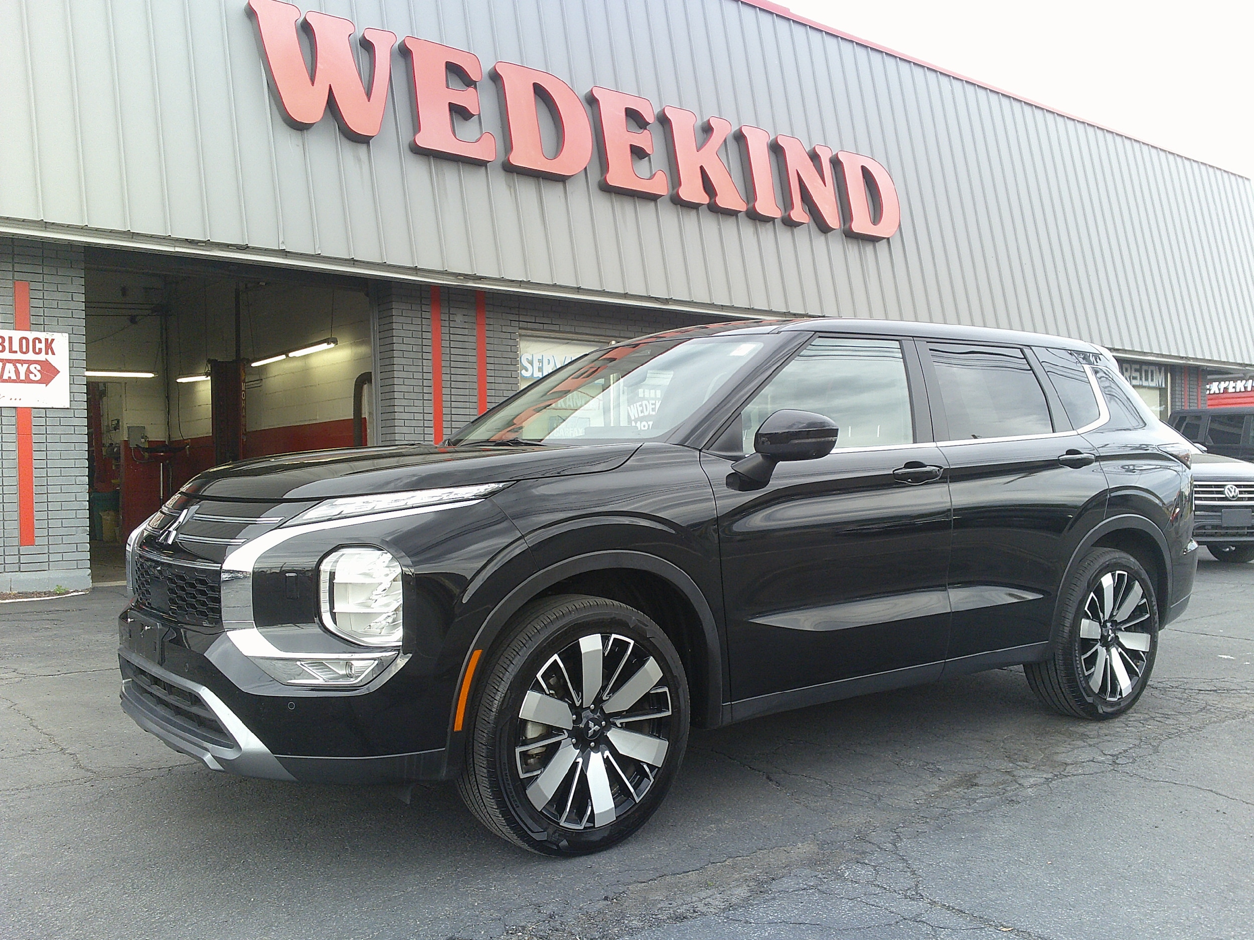 2025 Mitsubishi Outlander's photo