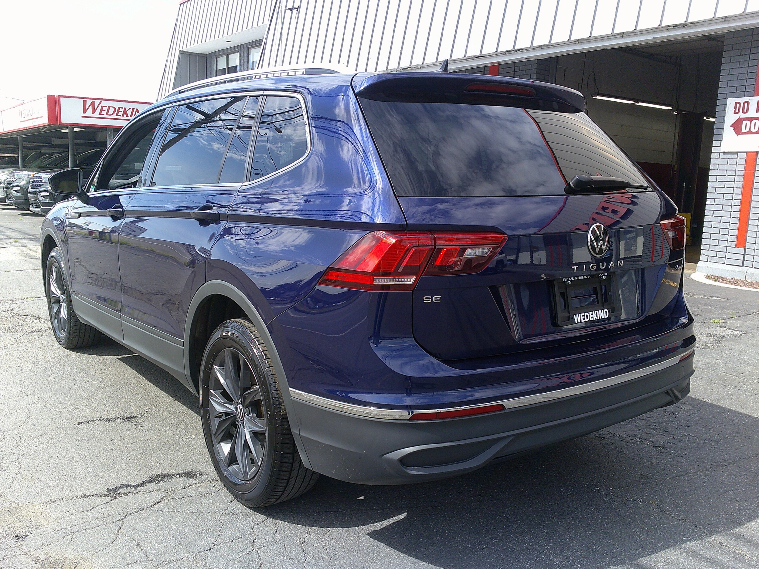 2022 Volkswagen Tiguan SE photo 3