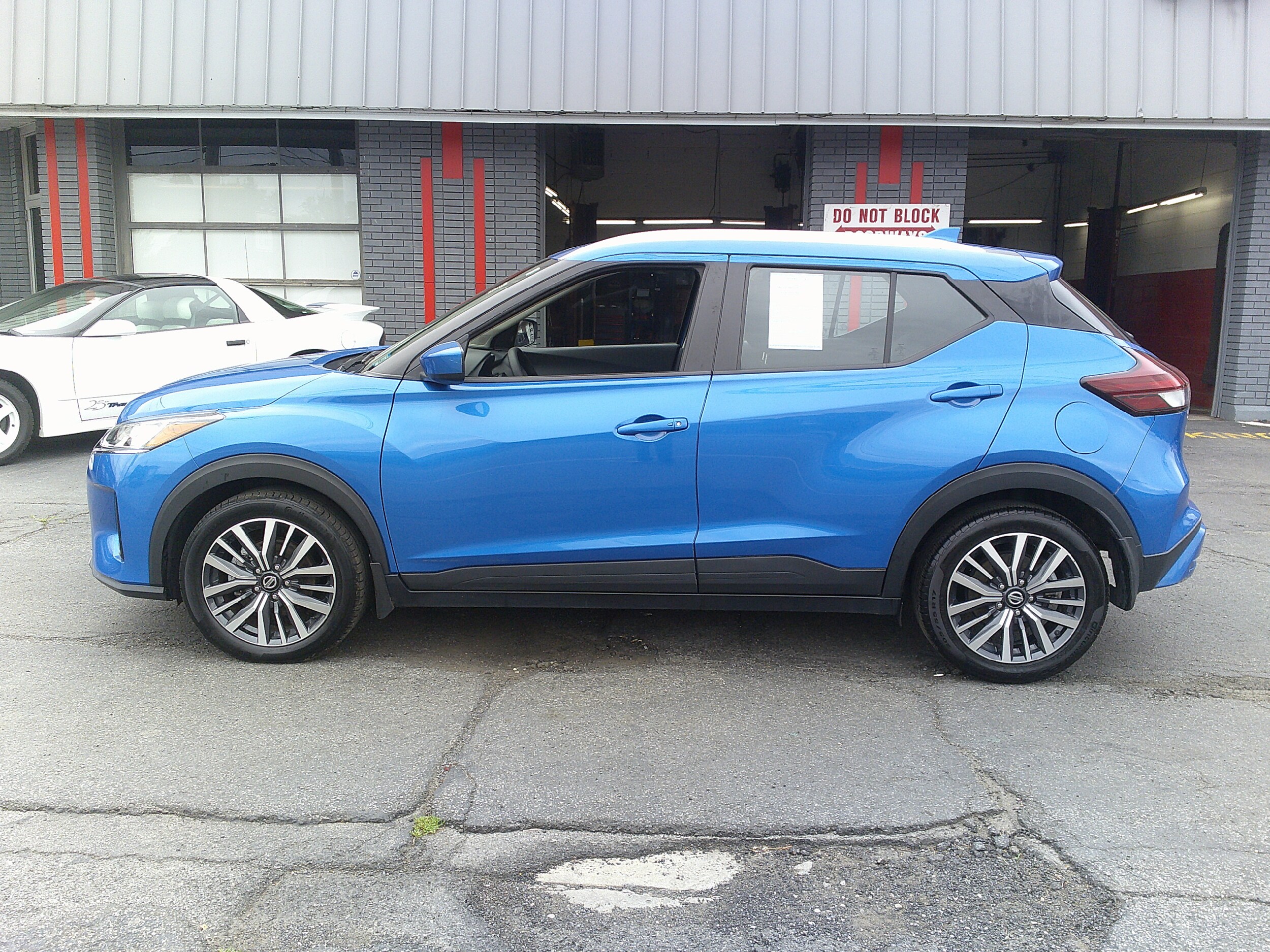 2021 Nissan Kicks SV photo 2