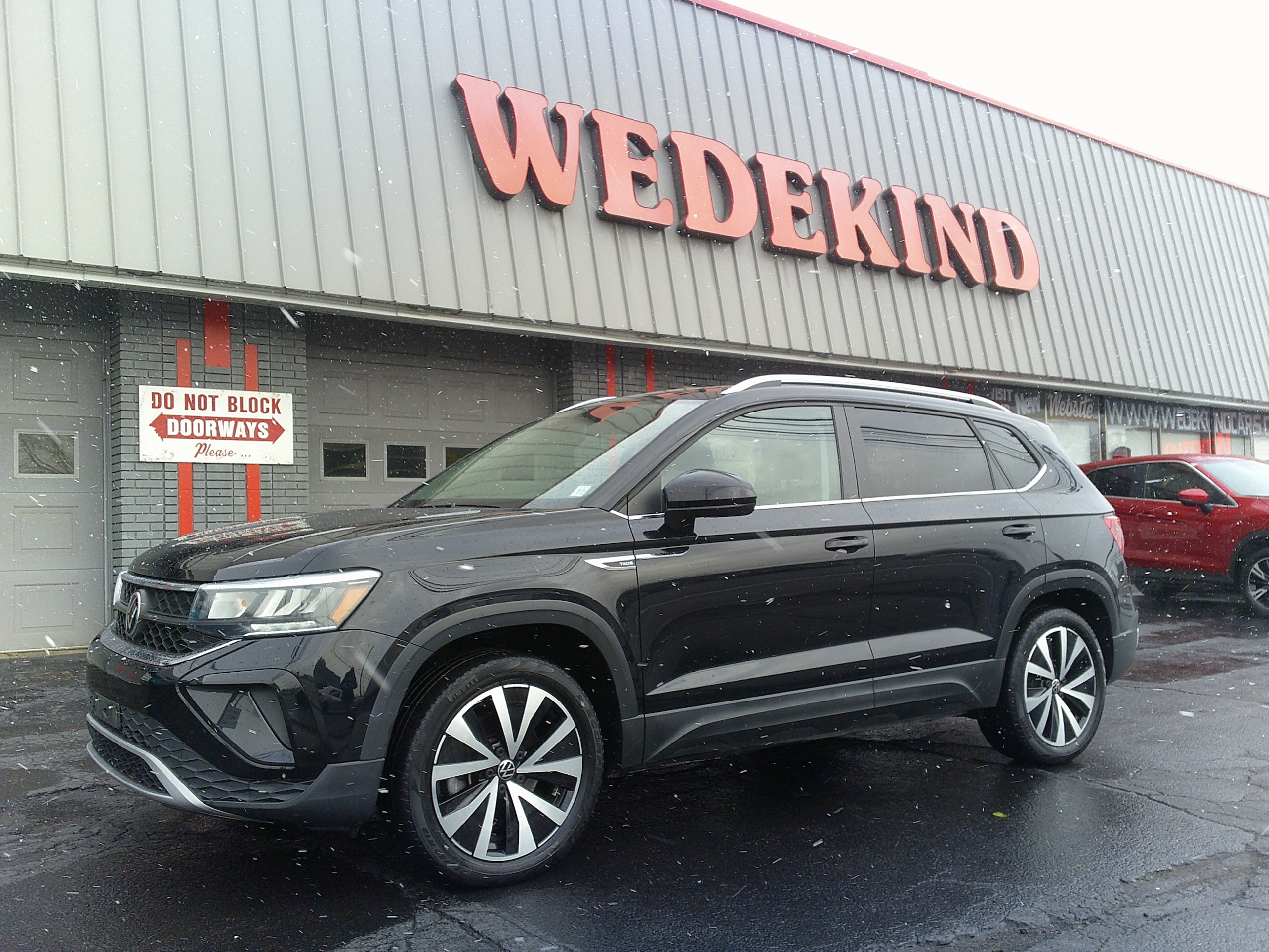 2022 Volkswagen Taos SE's photo