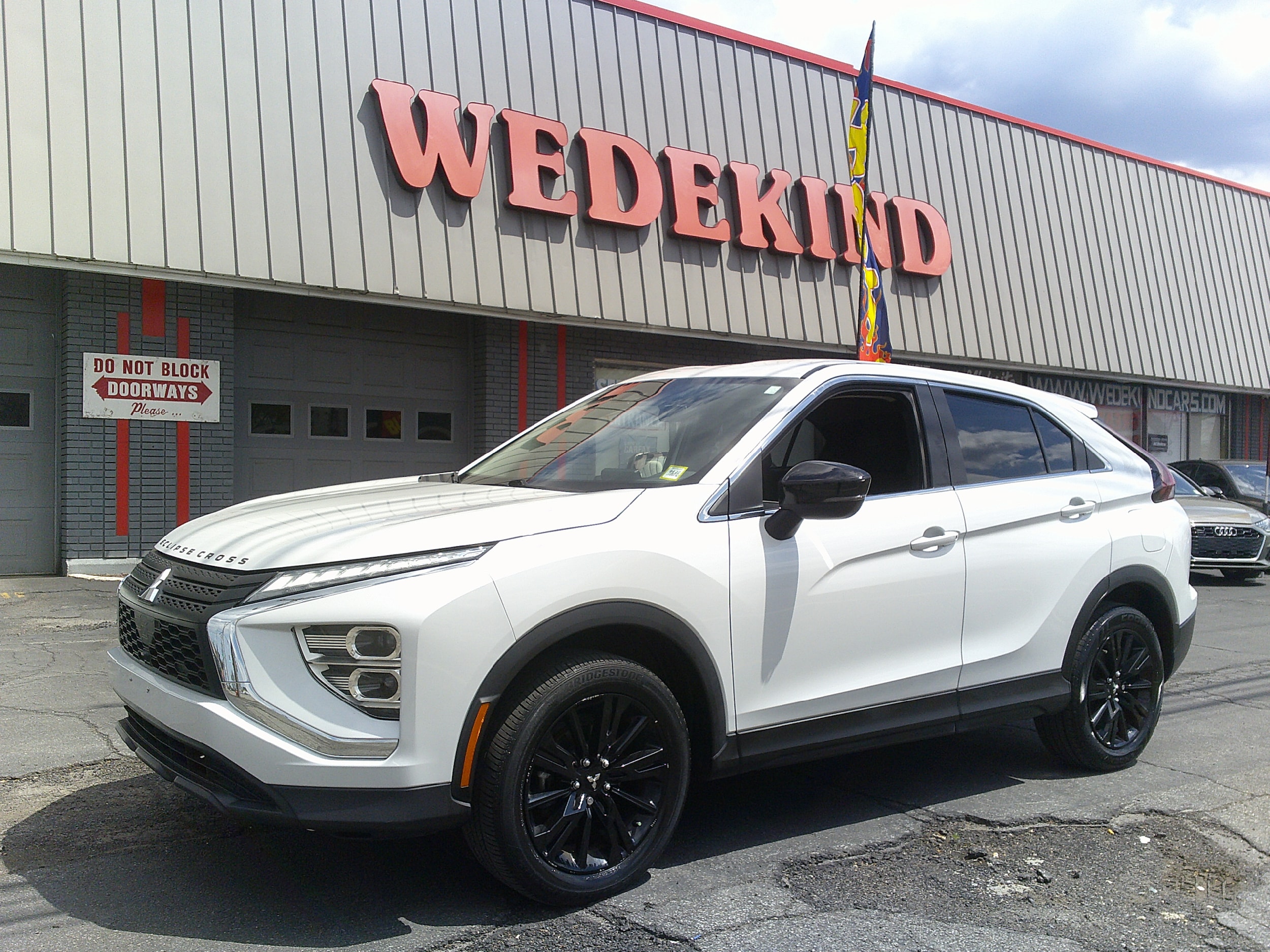 2023 Mitsubishi Eclipse Cross LE S-AWC's photo