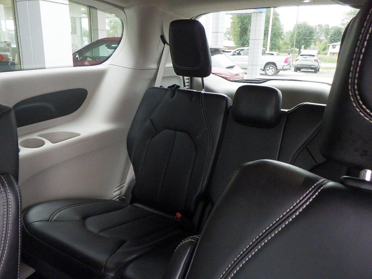 2023 Chrysler Pacifica Touring L - Photo 6