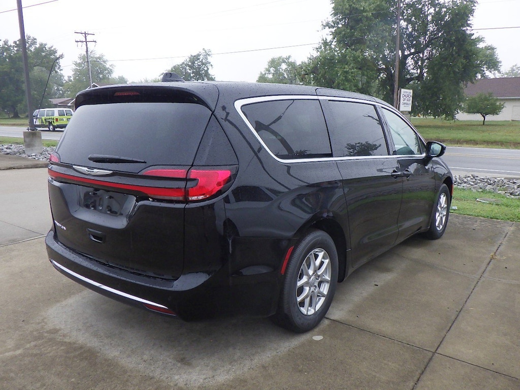 New 2026 Chrysler Pacifica SELECT Passenger Van