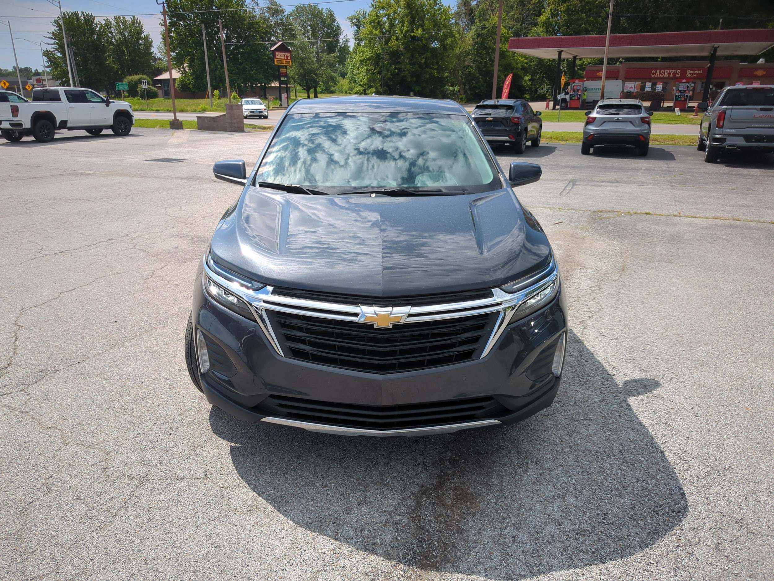 2023 Chevrolet Equinox LT - Photo 2