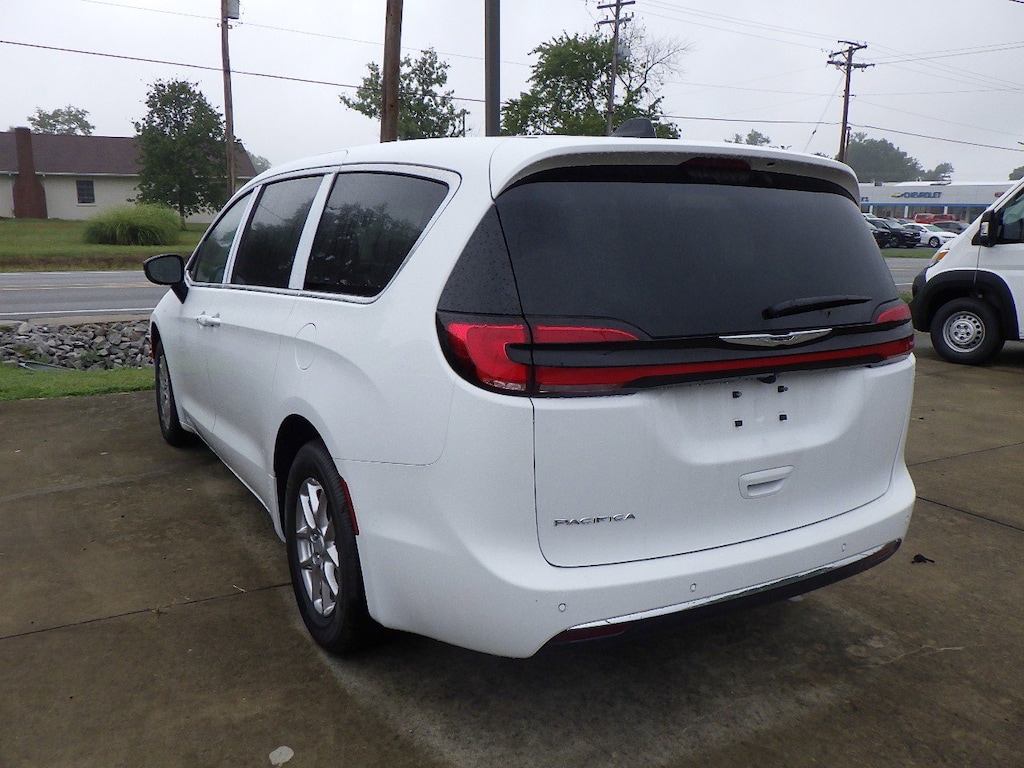 New 2026 Chrysler Pacifica SELECT Passenger Van