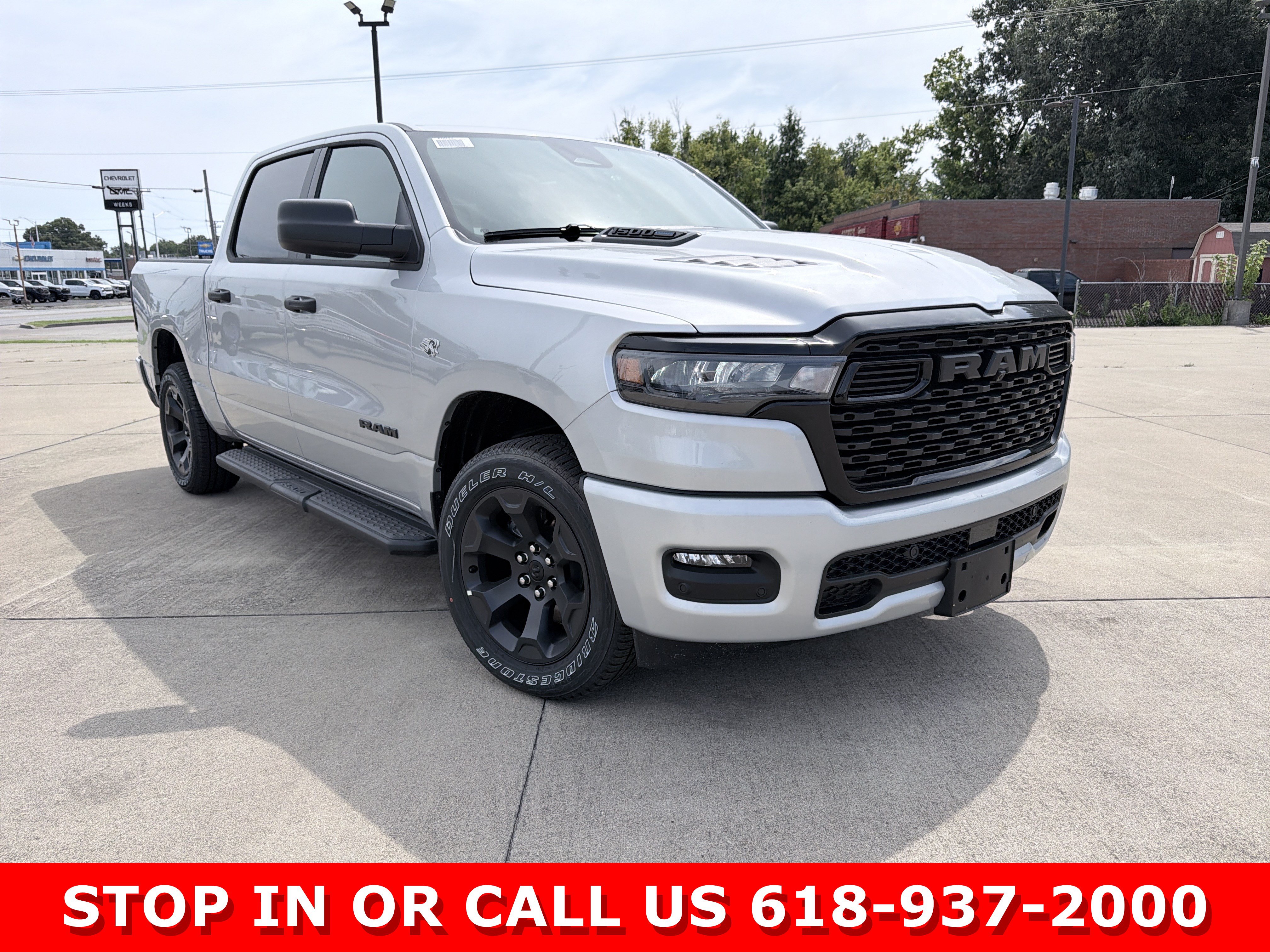 2026 Ram 1500 EXPRESS CREW CAB 4X4 5'7 BOX Pickup