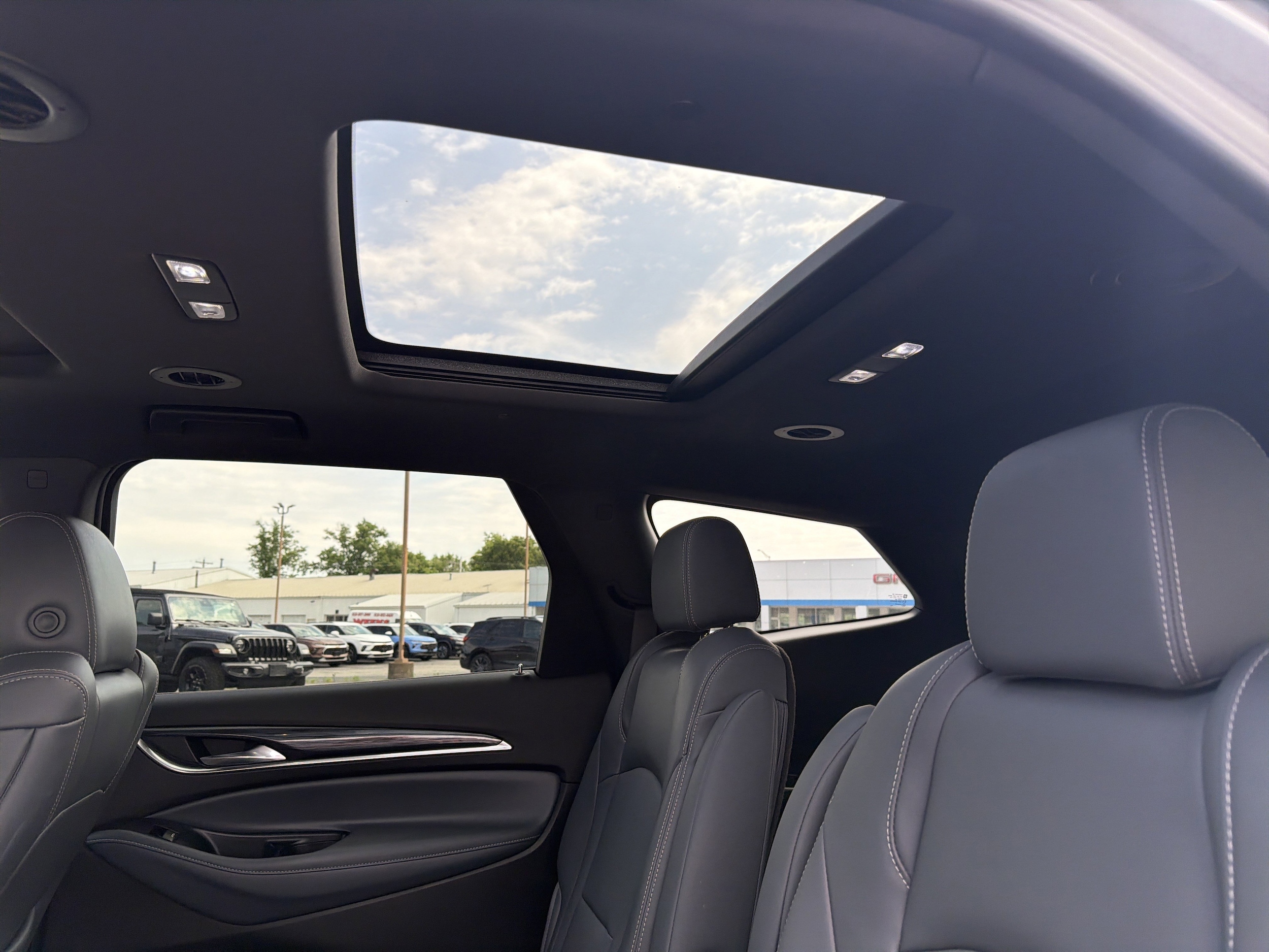 2023 Buick Enclave Essence - Photo 8