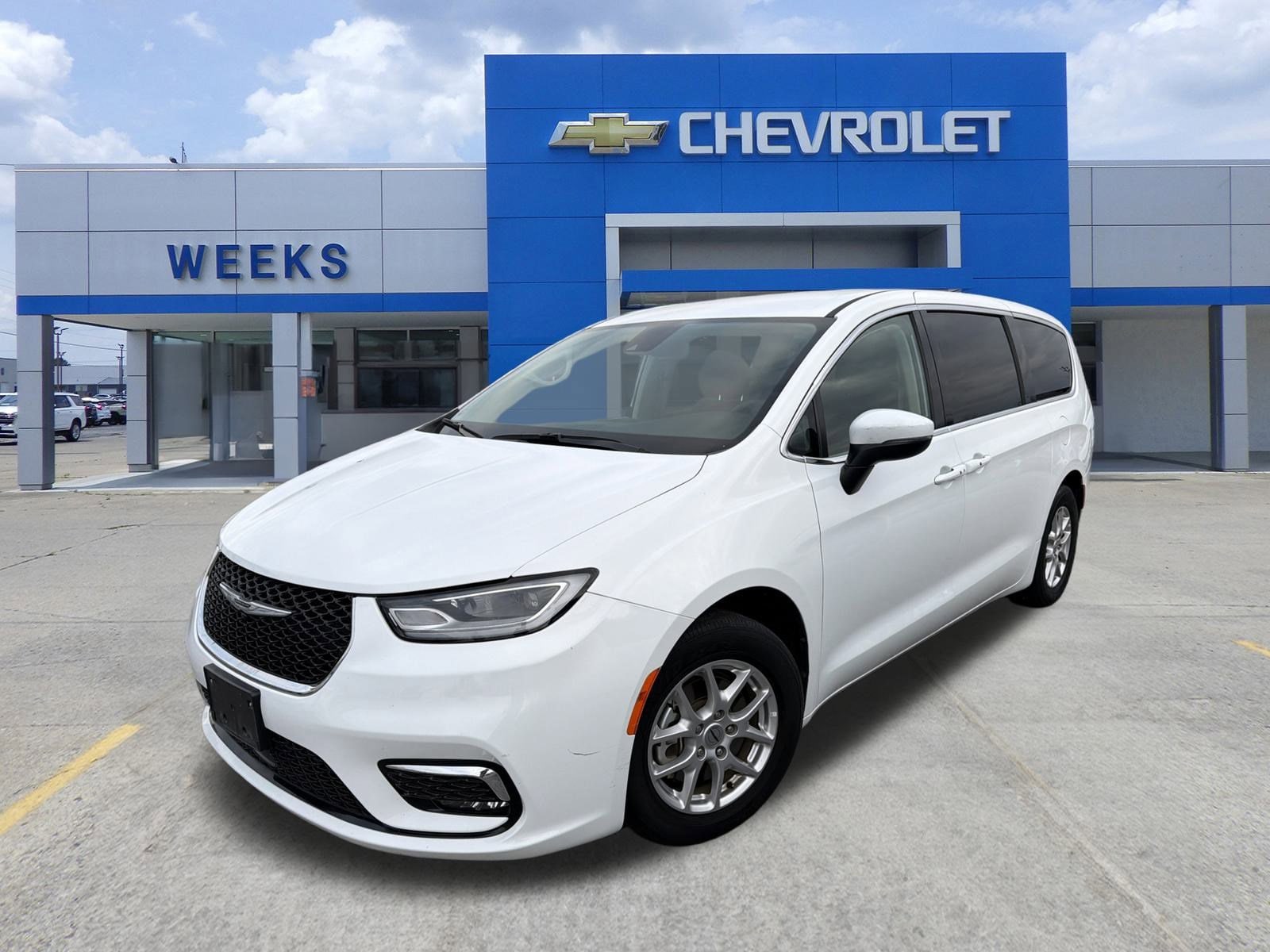 2023 Chrysler Pacifica Touring L's photo