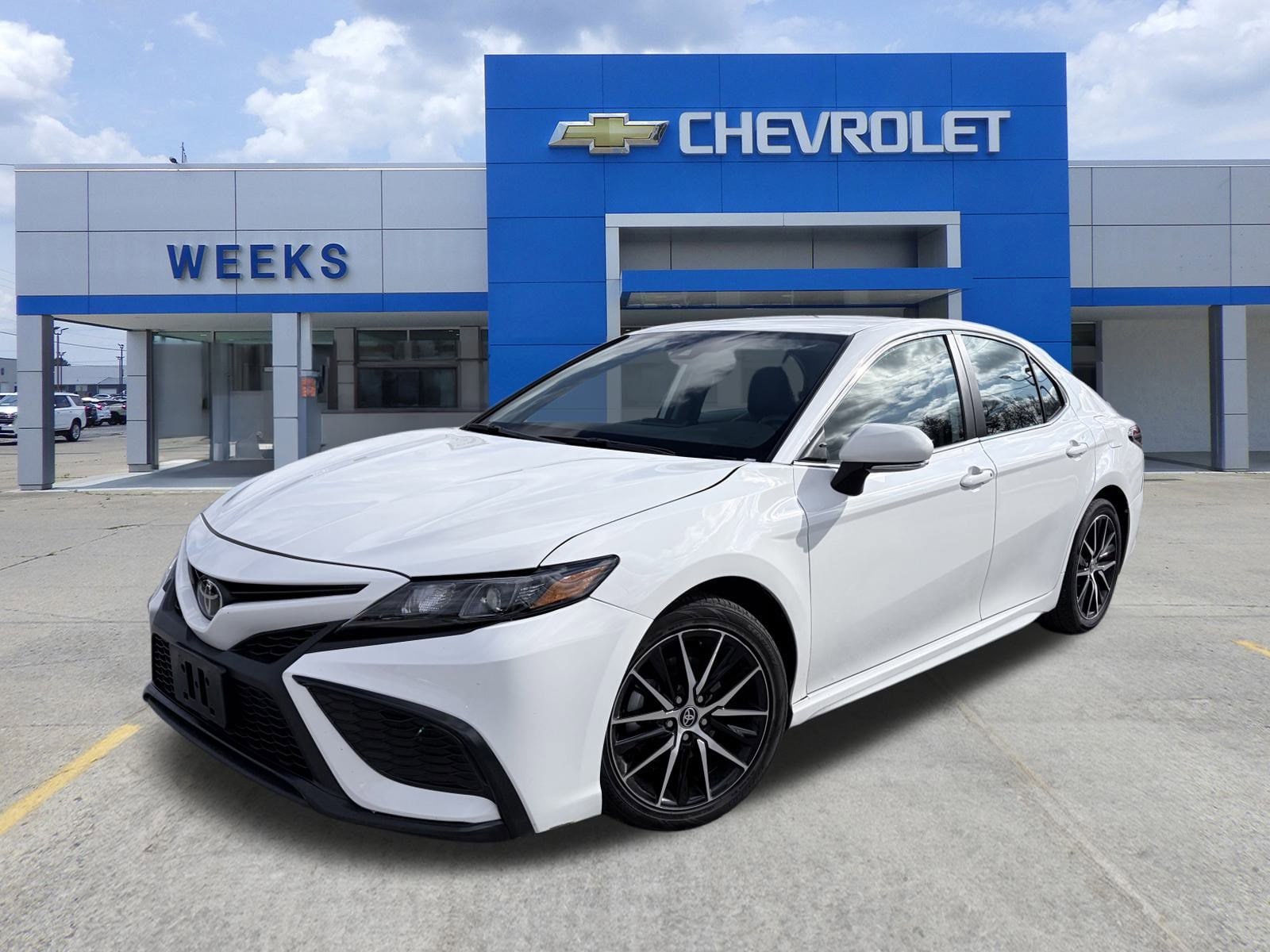 2024 Toyota Camry SE's photo