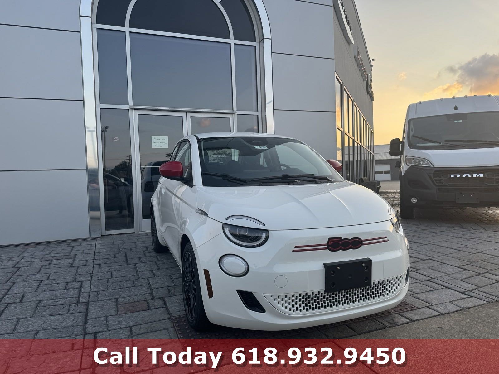 2024 FIAT 500e INSPI(RED)